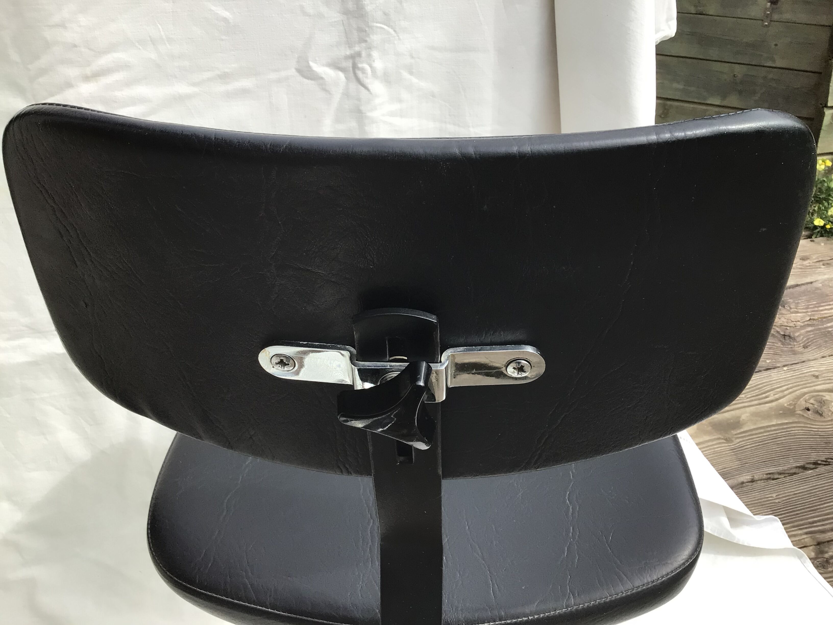 Adjustable swivel desk chair with 70's wheels