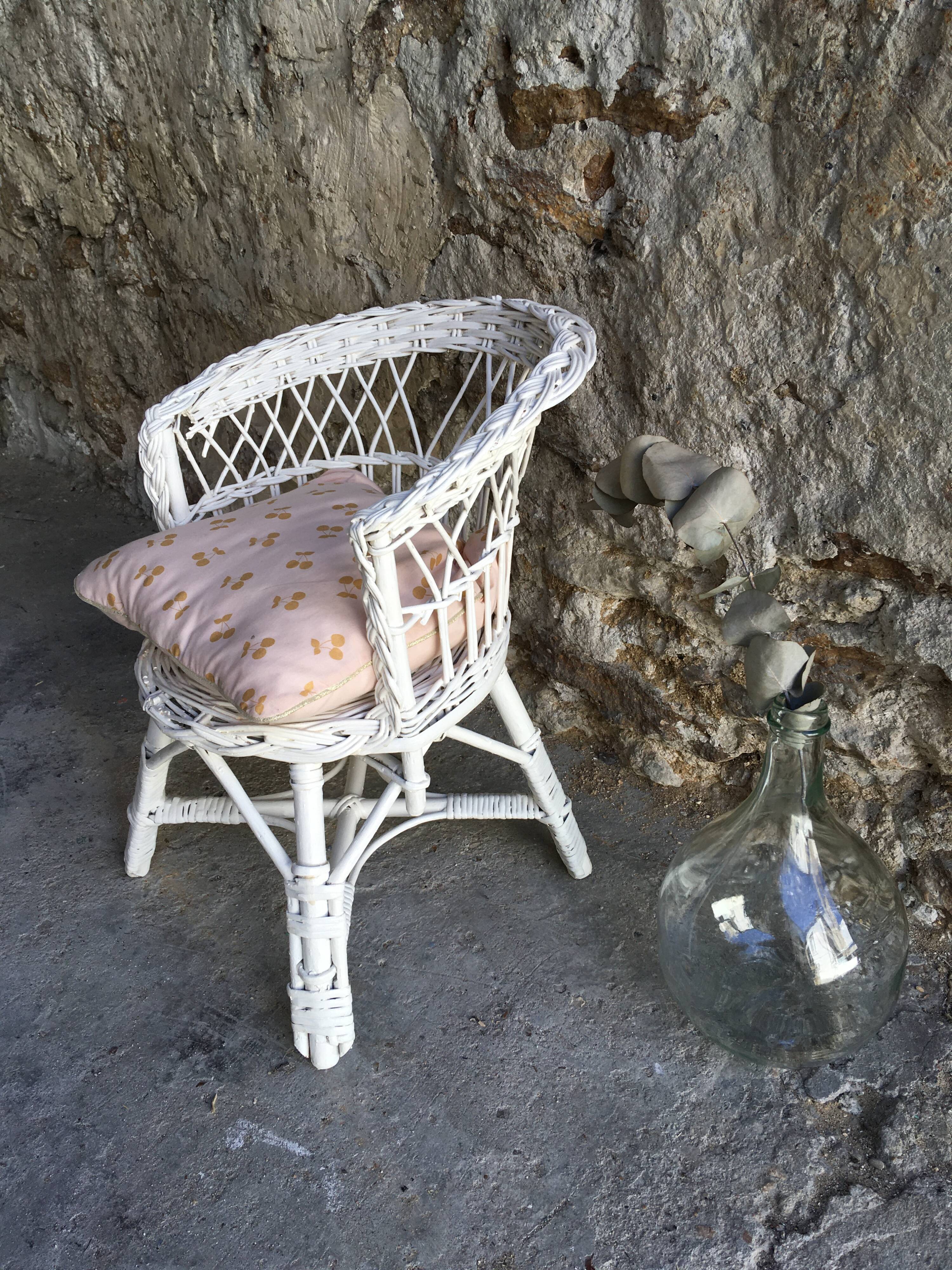 Fauteuil pour enfant en rotin