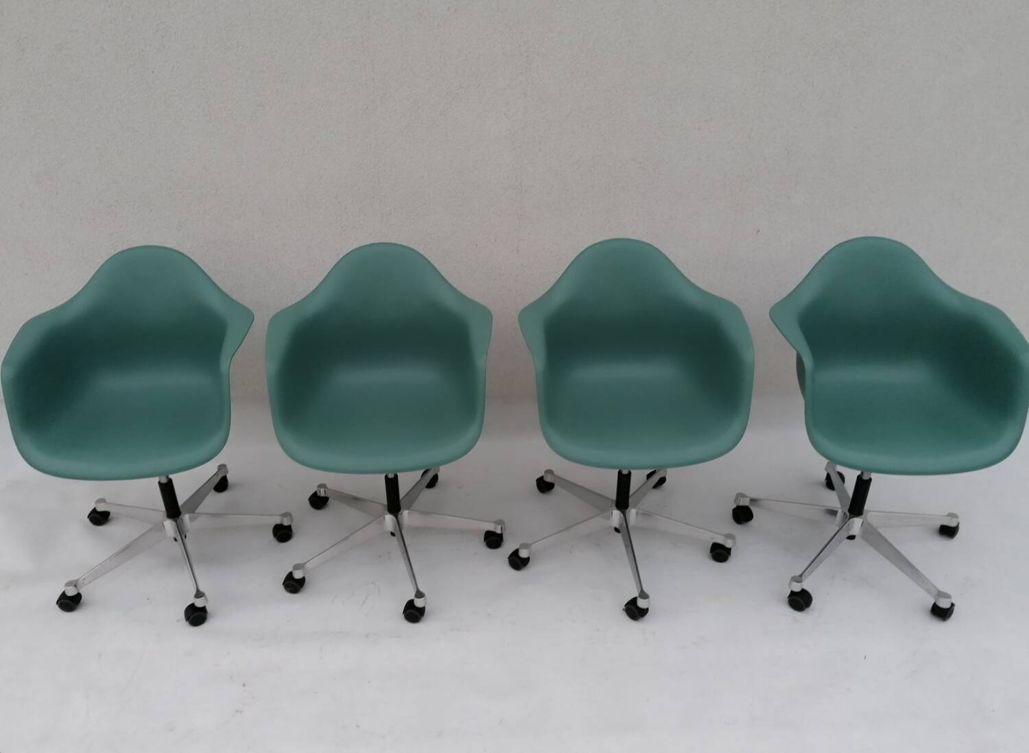 Set de 4 fauteuils PACC par Charles et Ray Eames pour Vitra