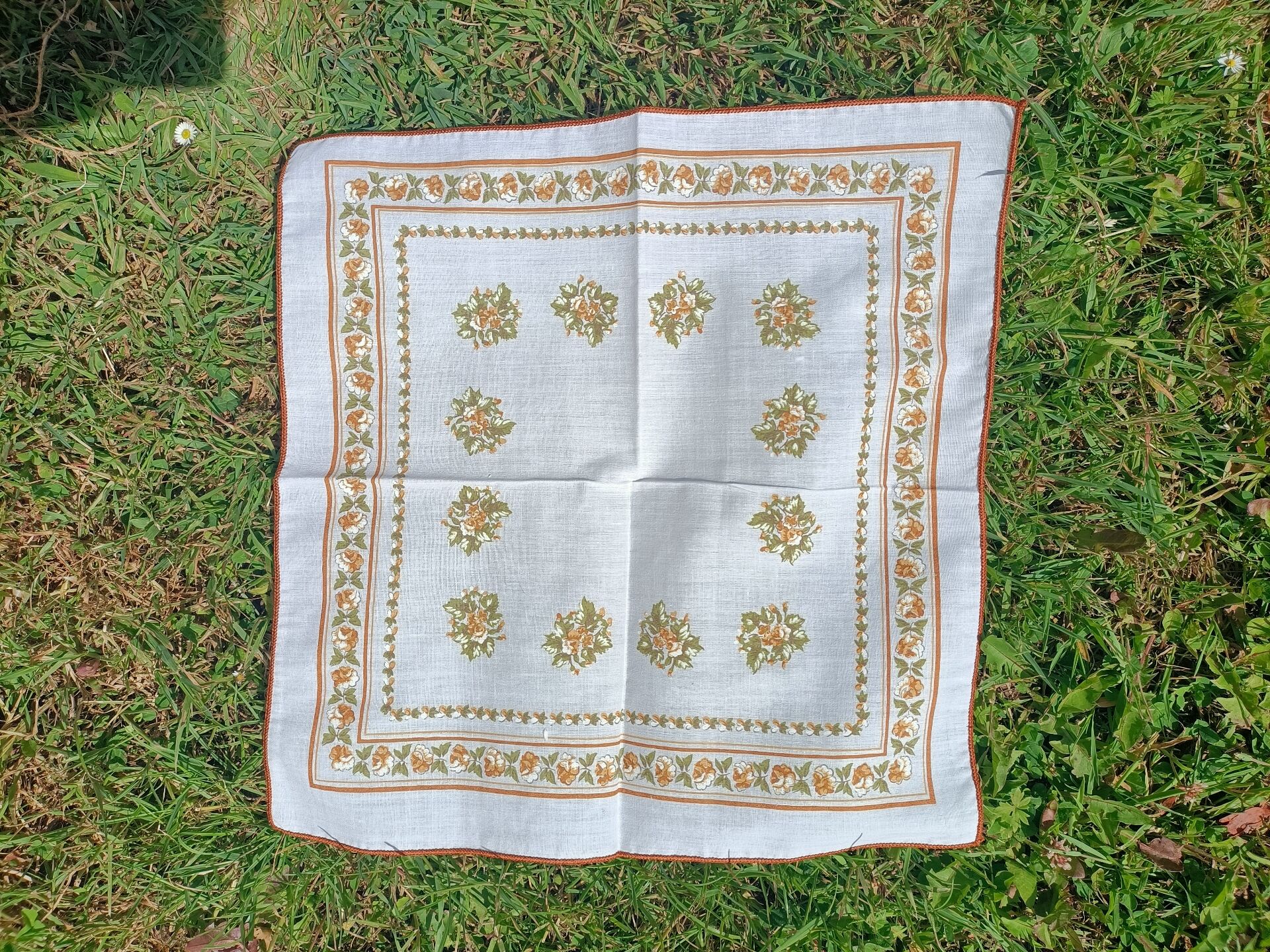 Retro table napkins x2