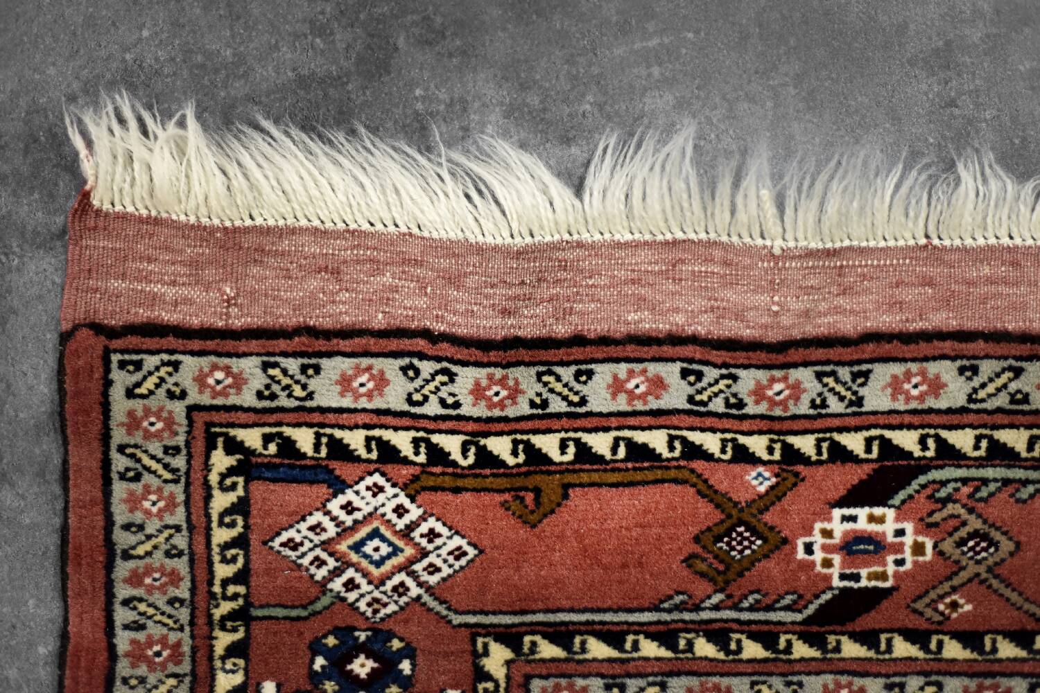 Vintage Hand-Woven Oriental Shiraz Rug, 1960s