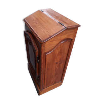Furniture desk of the eighteenth sawcle