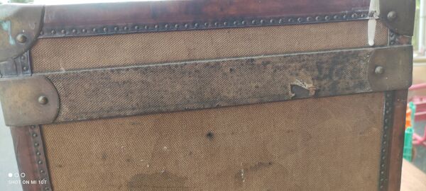 Malle ancienne cuir et laiton