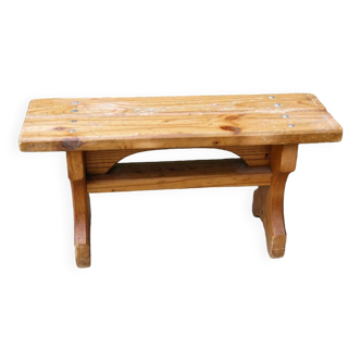 Small bench, pine steps