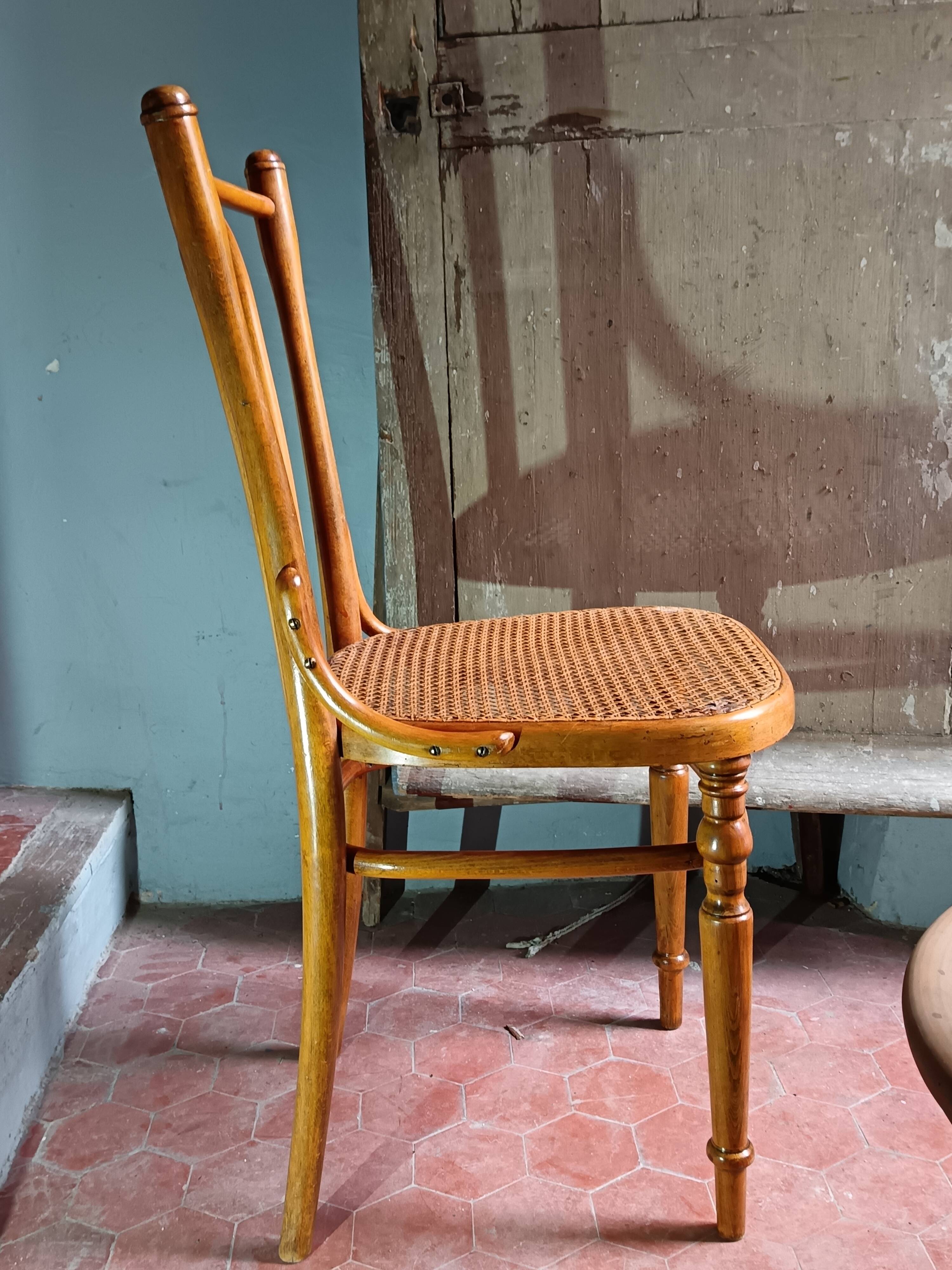 Ancienne Chaise de Bistrot en Bois Courbé " Fischel "