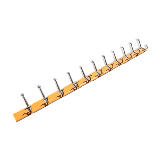Portemanteau mural d’école - rail orange de 11 patères