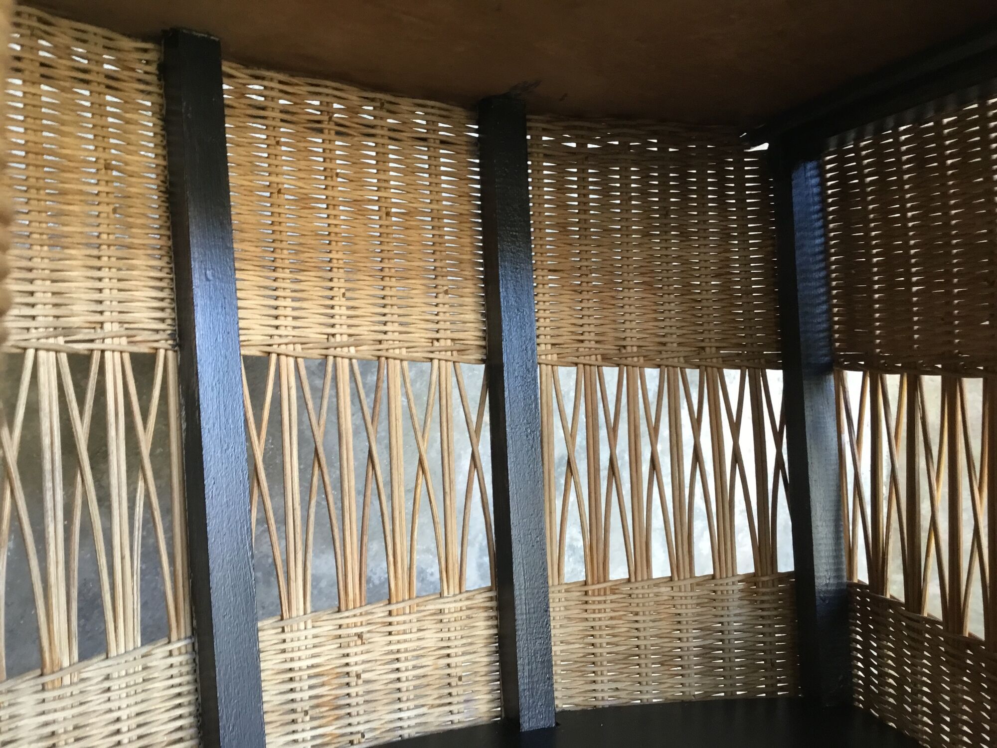 Vintage cocktail bar and its piare of stools - wicker and metal - 1960