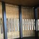 Vintage cocktail bar and its piare of stools - wicker and metal - 1960