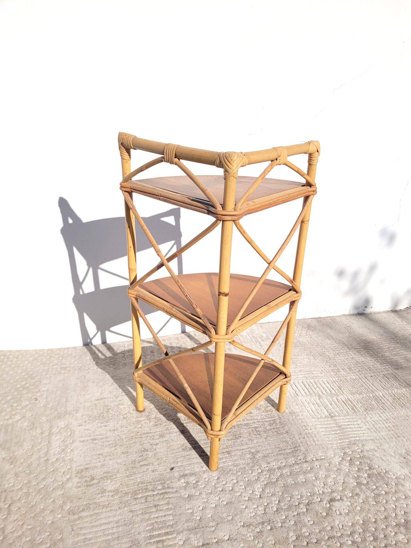 Corner rattan shelf with 3 wooden shelves