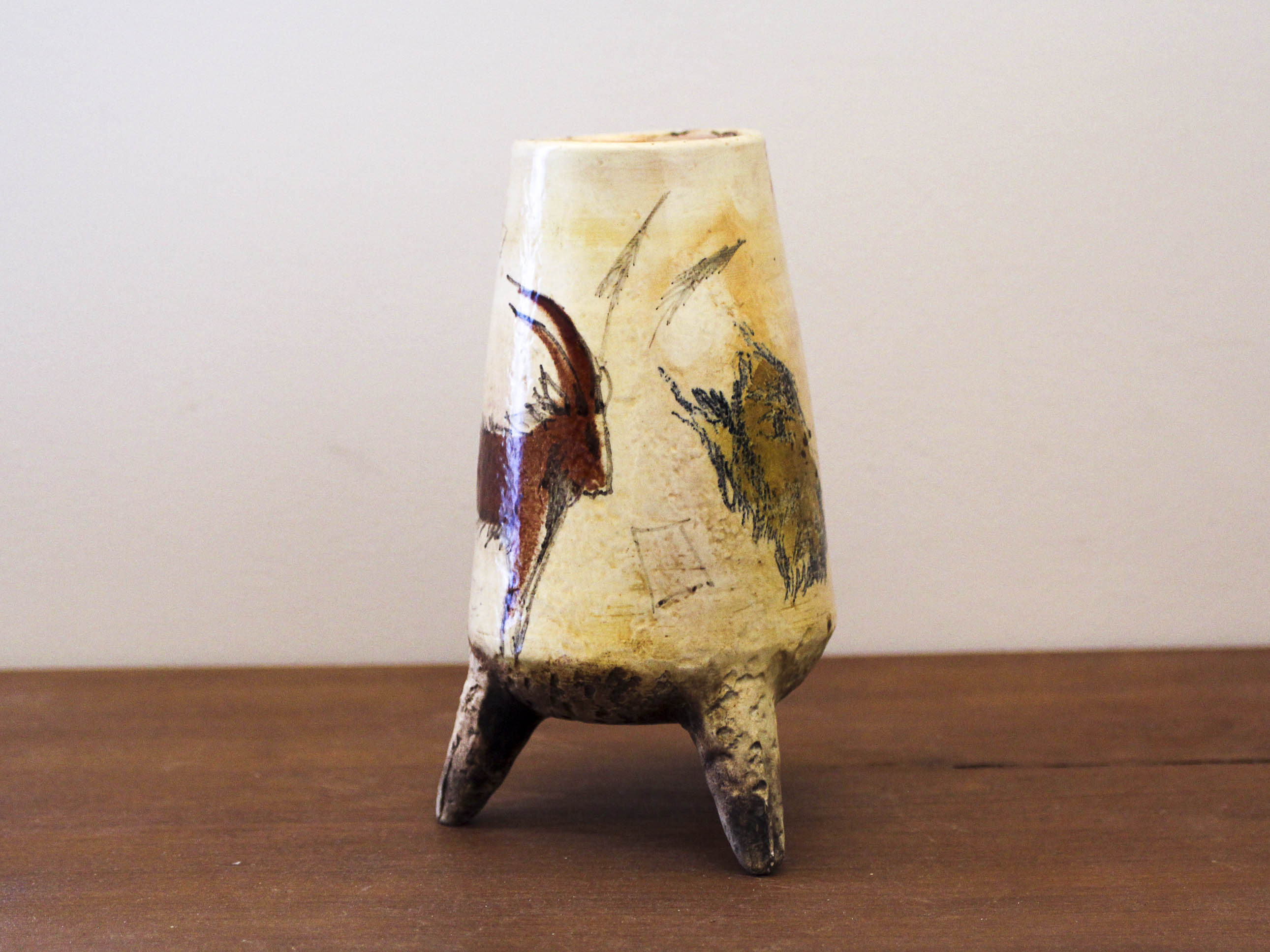 Ceramic tripod vase with parietal decoration by Armen