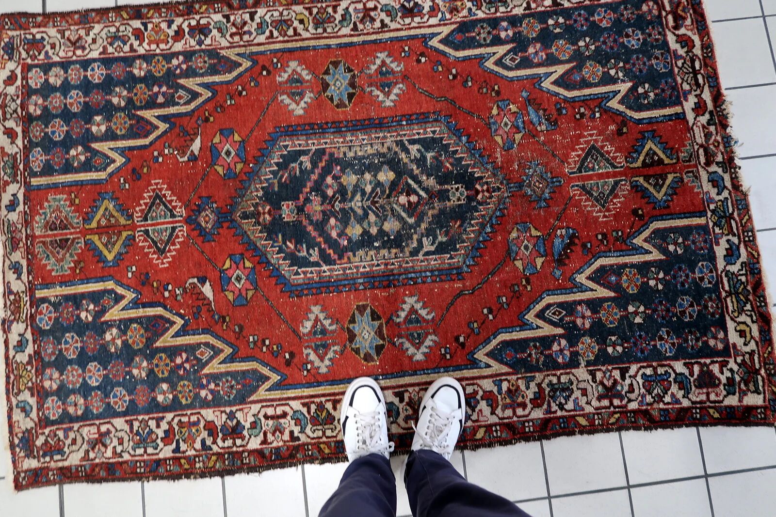 Antique 1920s Persian Hamadan rug, distressed tribal medallion, 128cm x 194cm