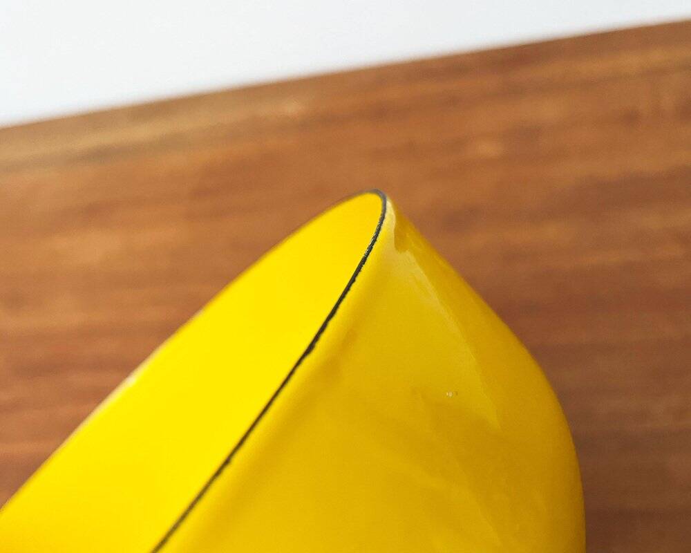 Yellow enamel bowl mid-century by Kaj Franck for Wärtsila Arabia, Finland, 1960s.