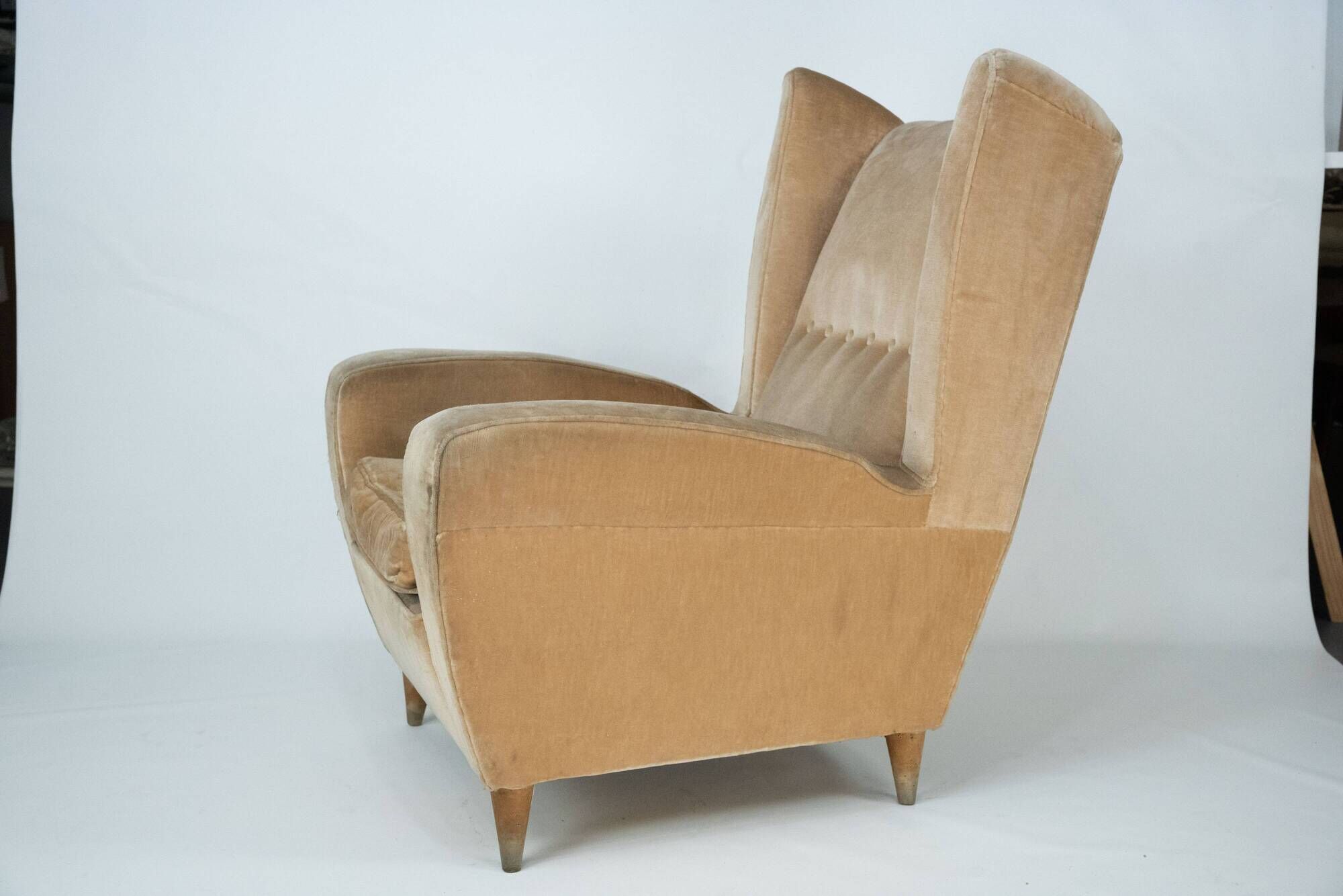 Mid-Century attributed Melchiorre Bega single Armchair in velvet. Italy 195