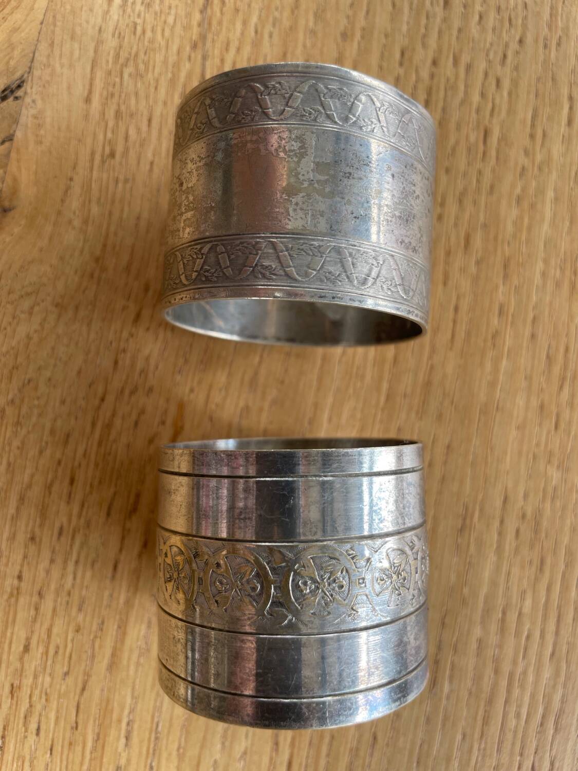 Silver metal napkin rings