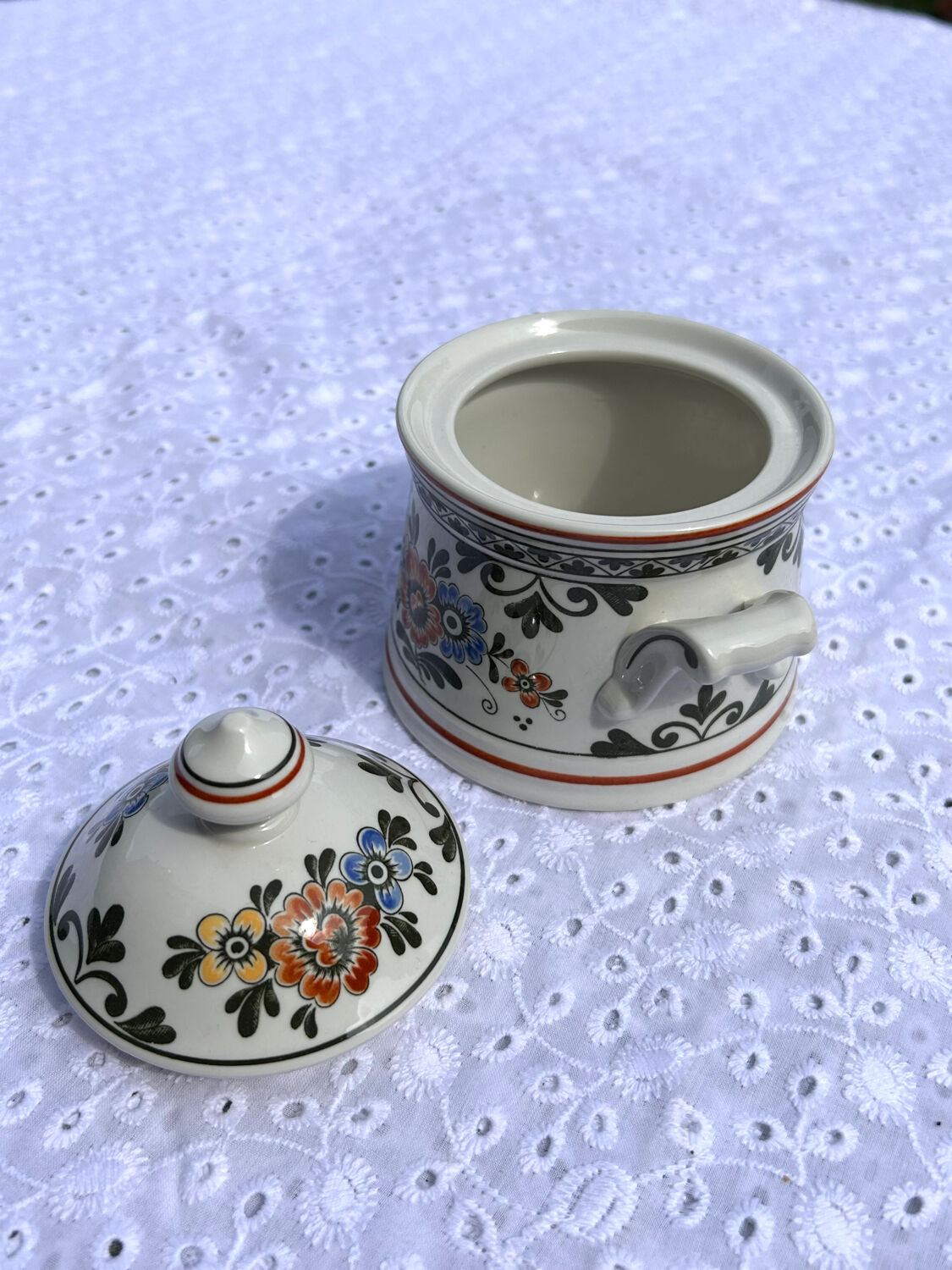 Sugar bowl