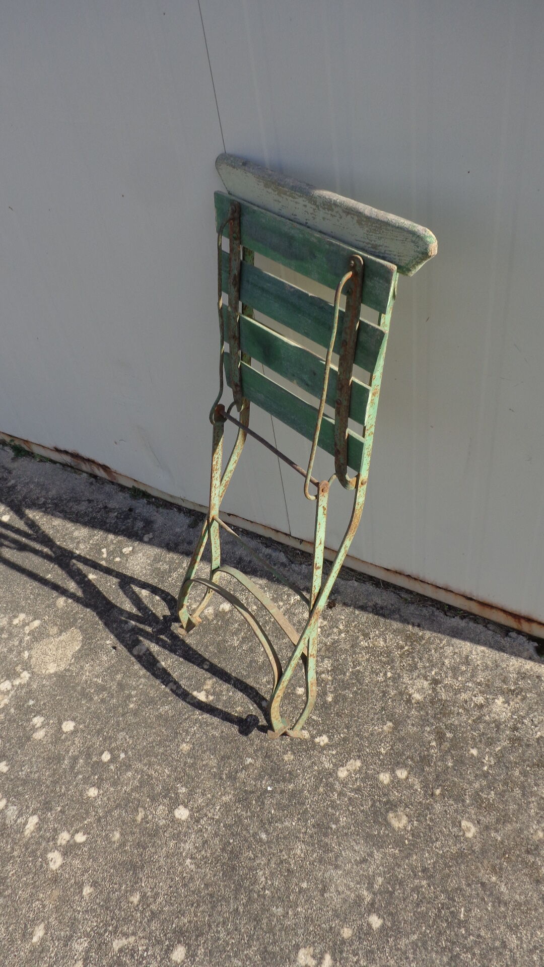 Folding garden chair