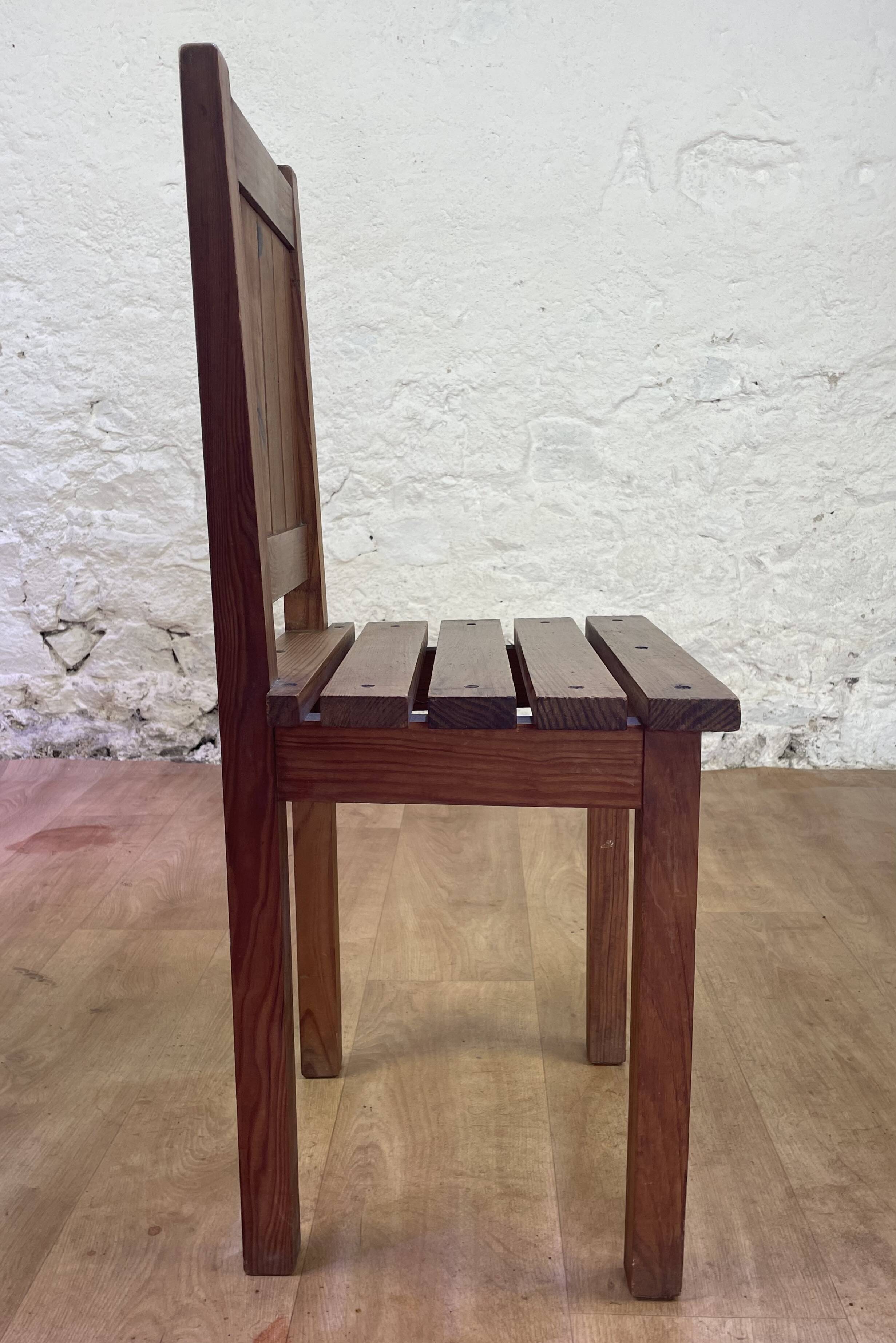 Set of 4 wooden chairs