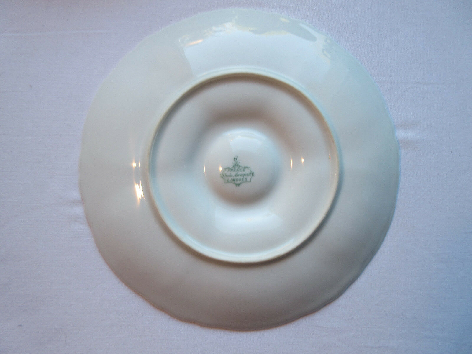 Assiette à huîtres en barbotine Limoges Charles Ahrenfeldt: 6 coquilles argent