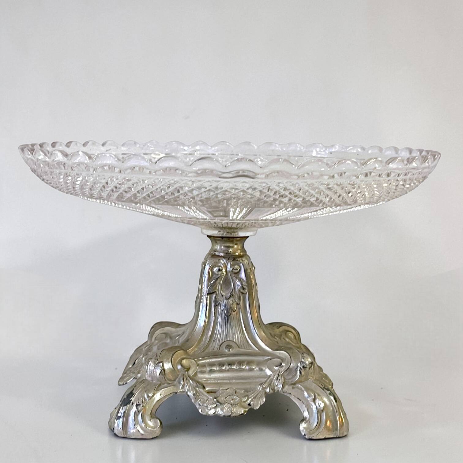 Art Nouveau fruit bowl in glass and metal Art Nouveau compote dish