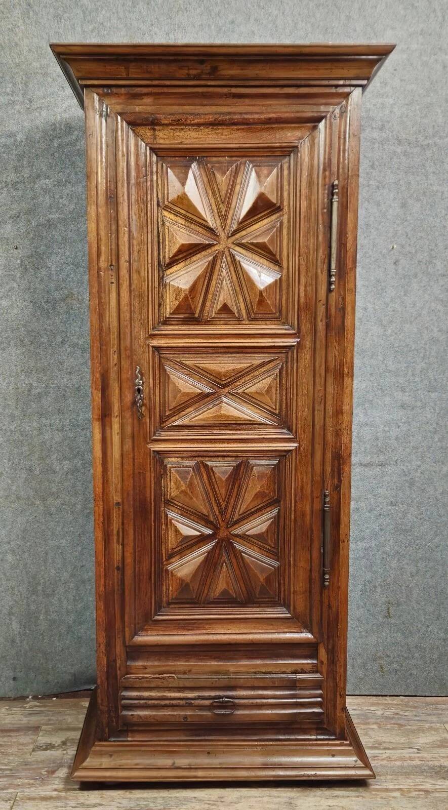 Antique solid wood wardrobe / bonnetière – Geometric design – H 208 cm