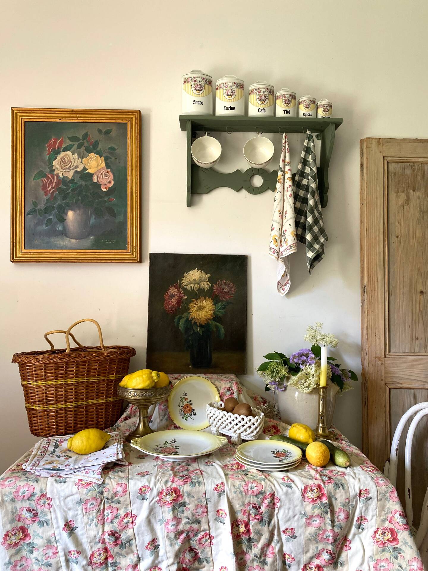 Vintage wall kitchen shelf
