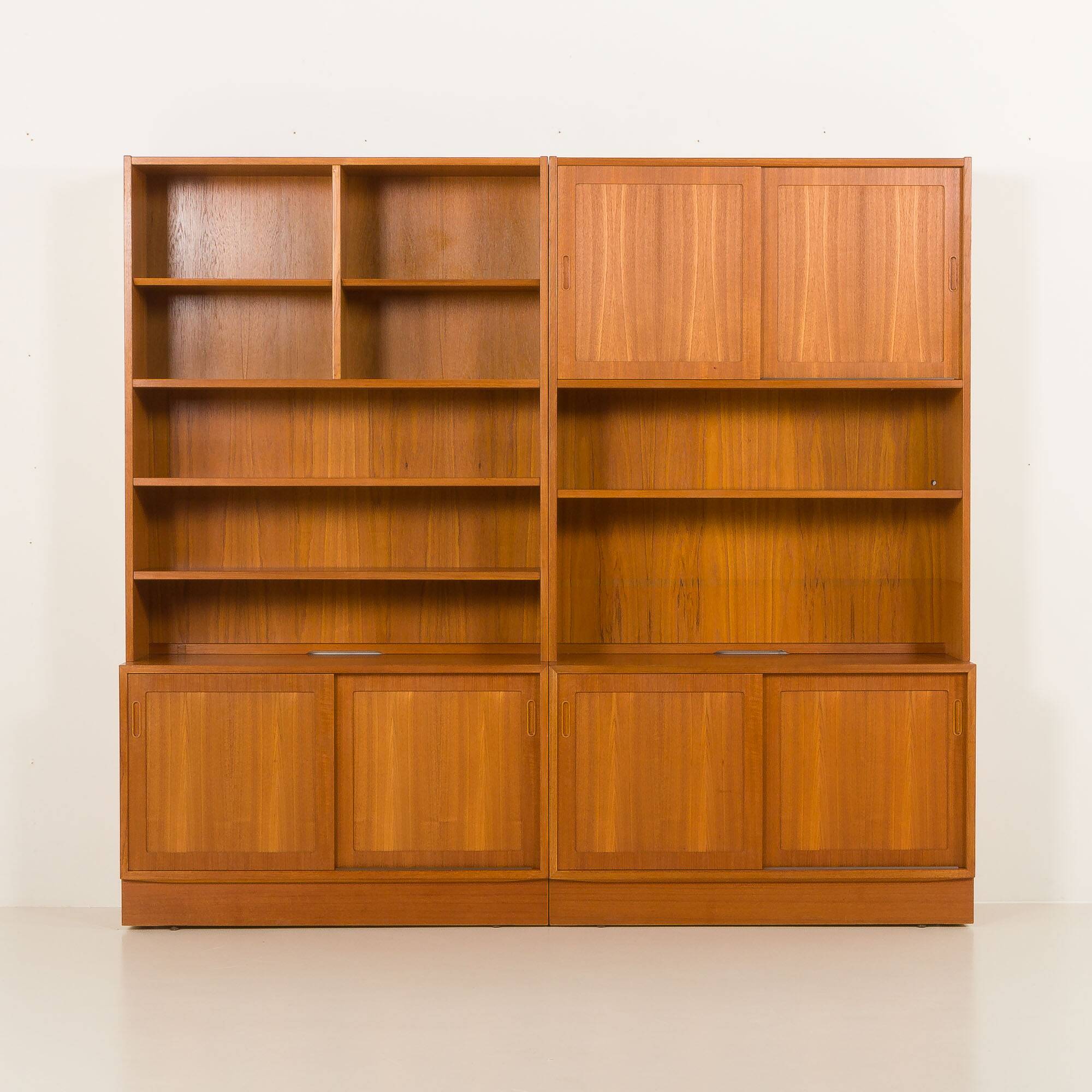 Danish mid century modular bookcase in teak by Poul Hundevad , Denmark