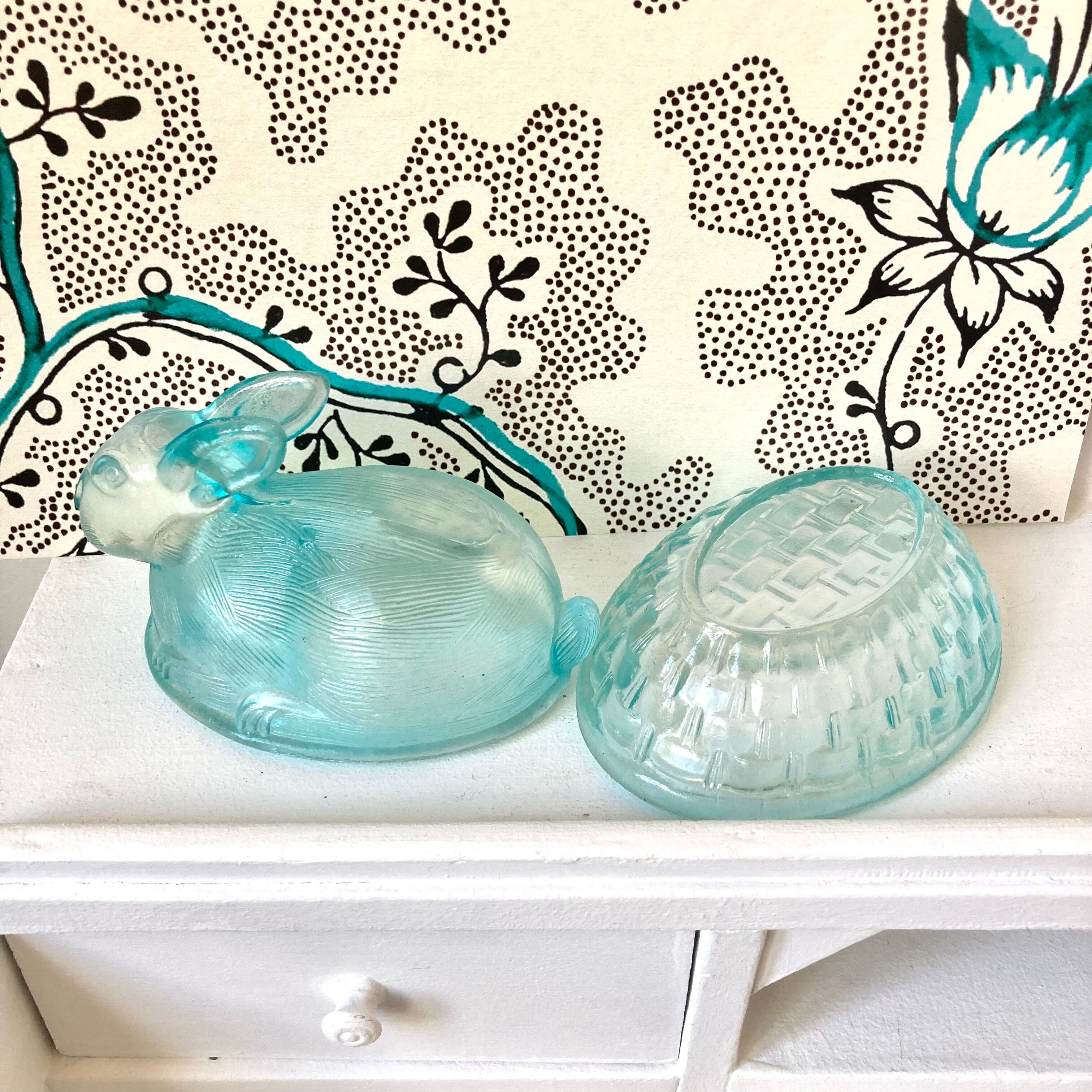 Rabbit-shaped molded glass candy box