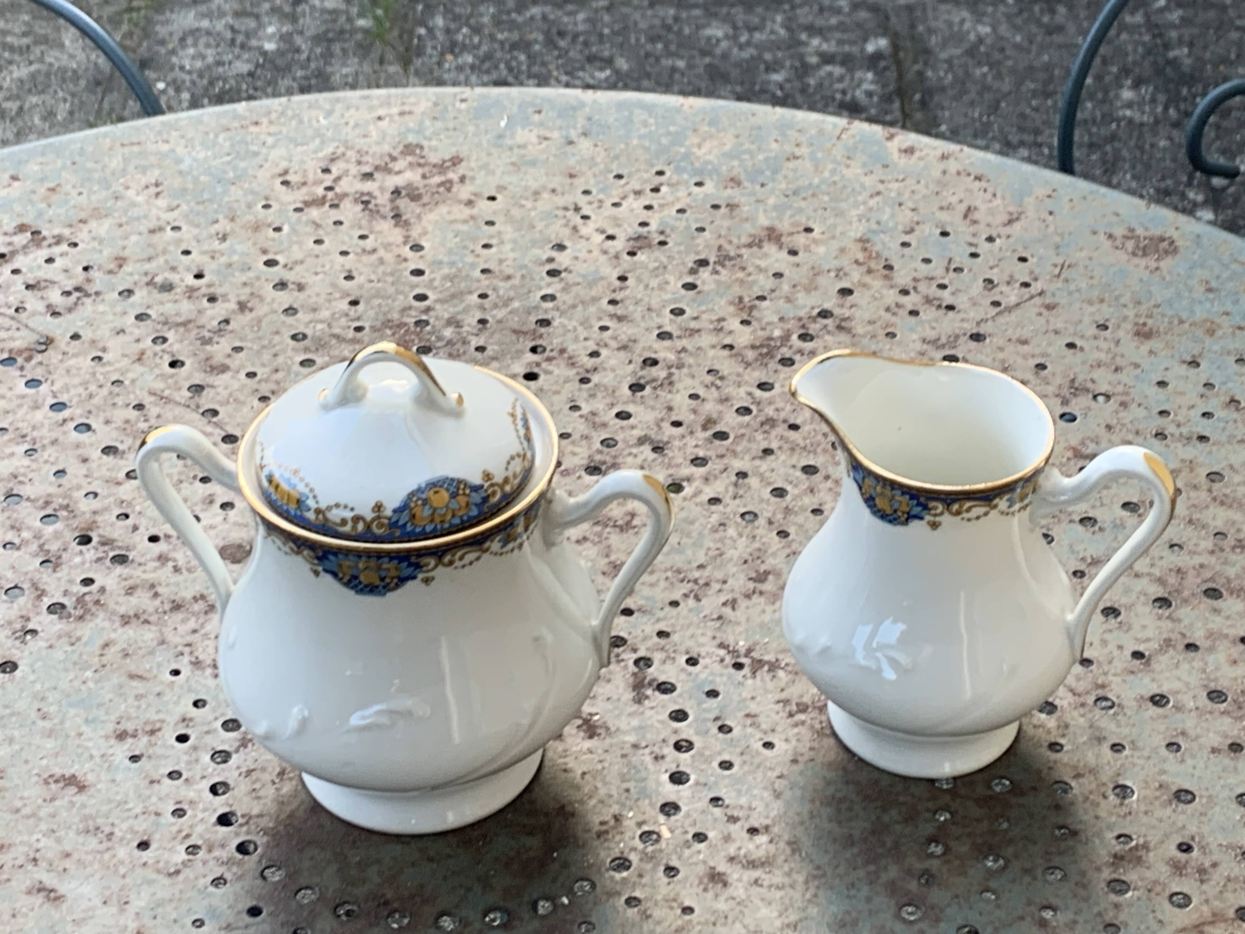 Sucrier et pot a lait, PP limoges france, porcelaine blanche art deco