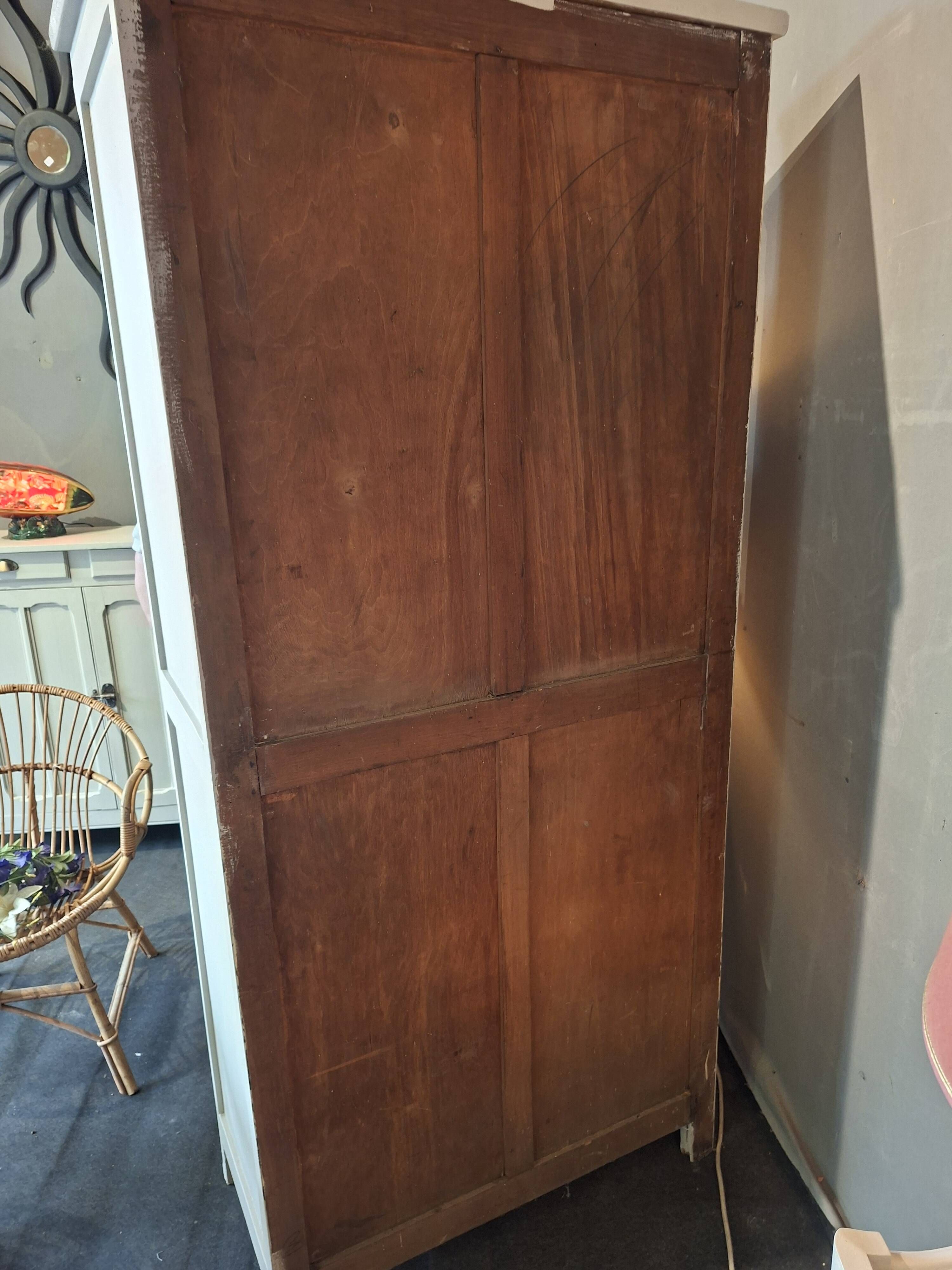 Armoire parisienne 