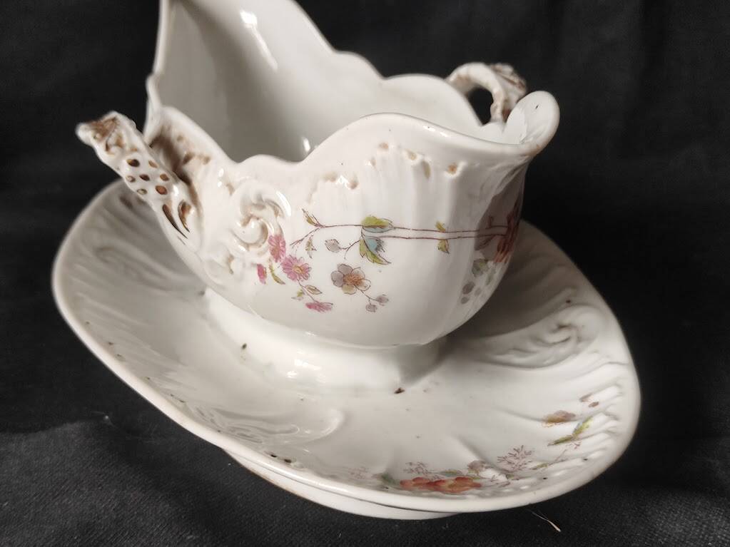 Superbe sauciere /1930/50 /decors floraux /dorures
