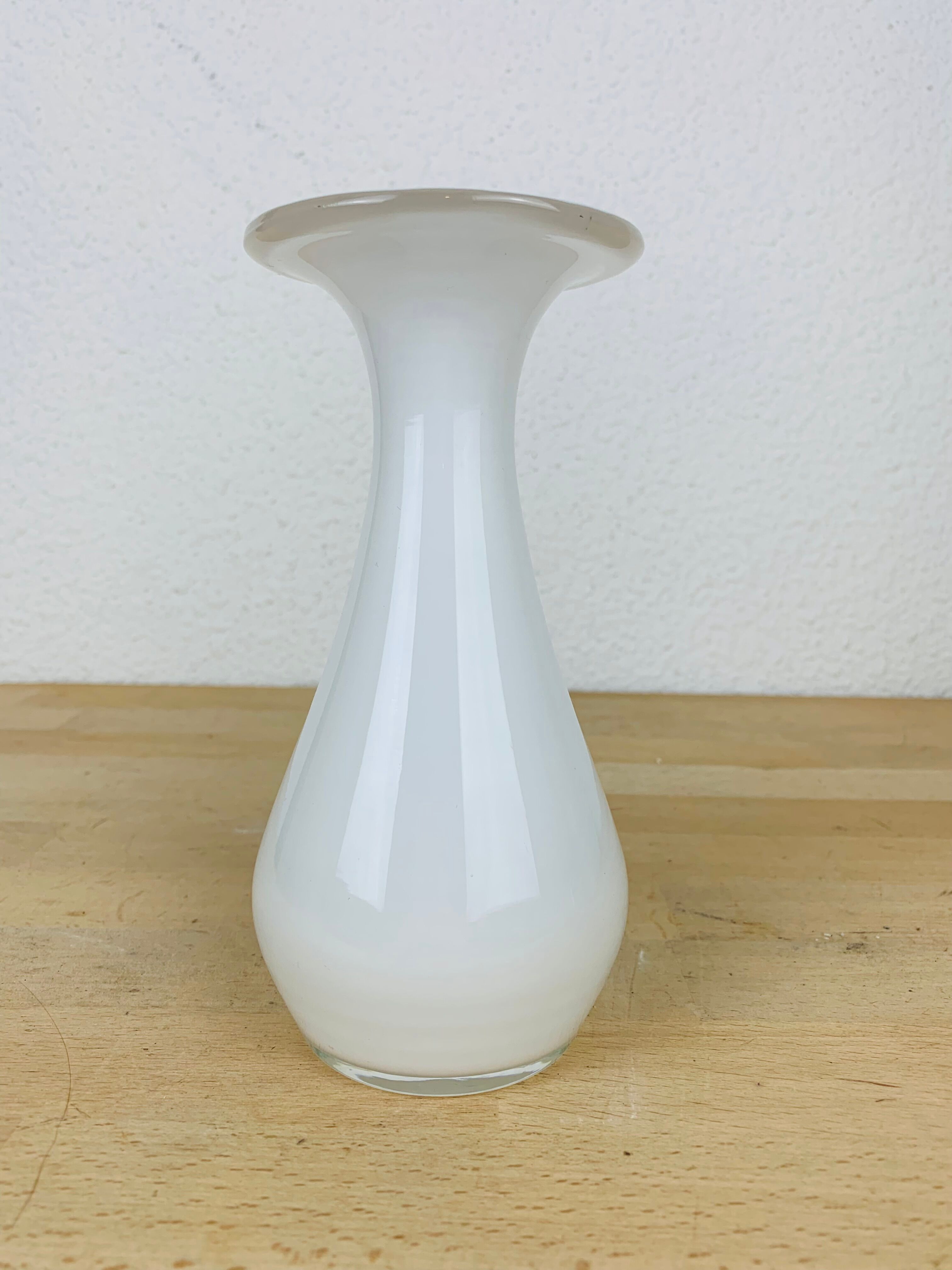 Tarnowiec flat neck vase in vintage white glass