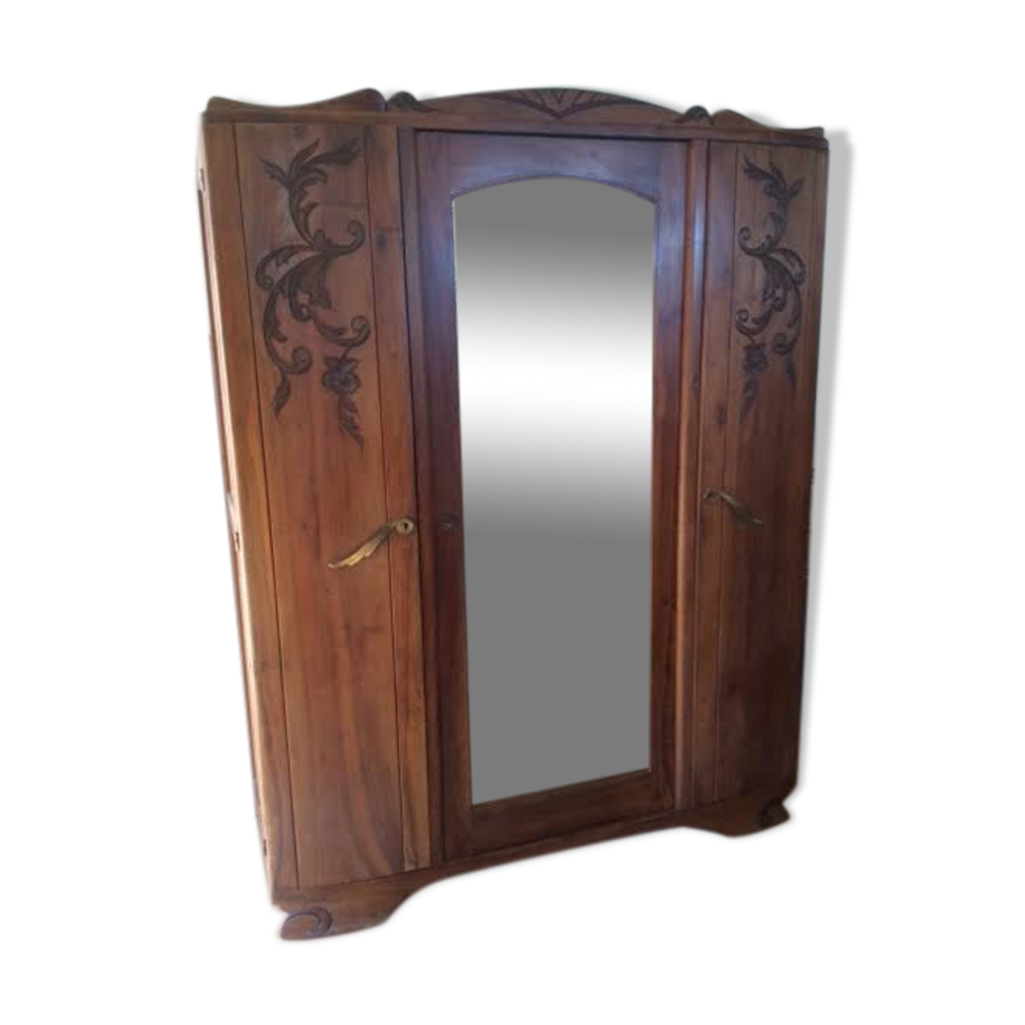 Armoire en noyer ancienne