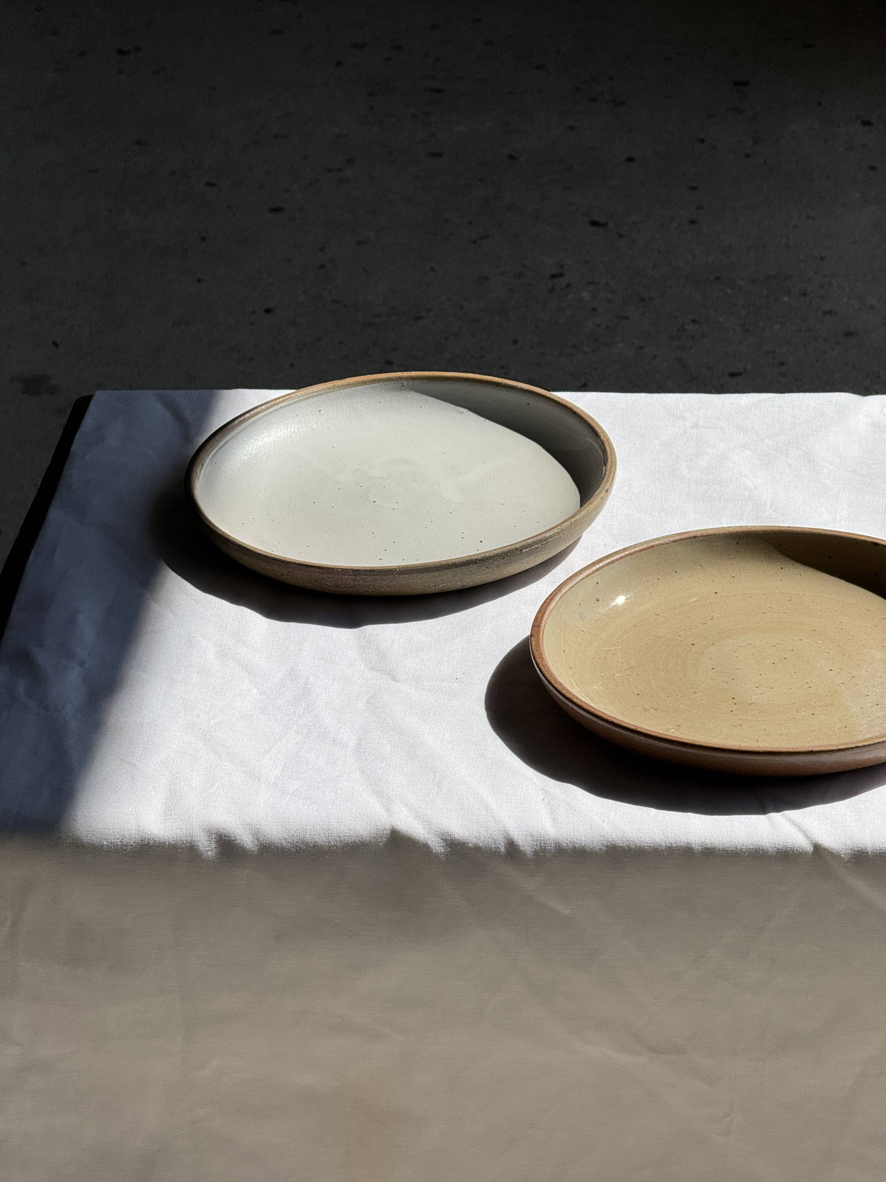 Set of 6 handmade stoneware plates in glazed beige and brown D20 H3