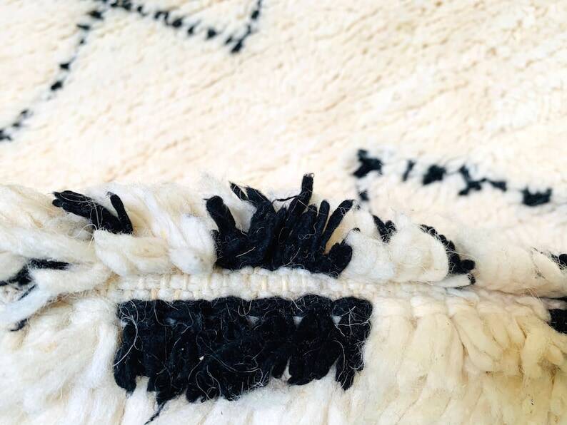 Traditional Moroccan Berber rug handmade size 150 x 250 cm