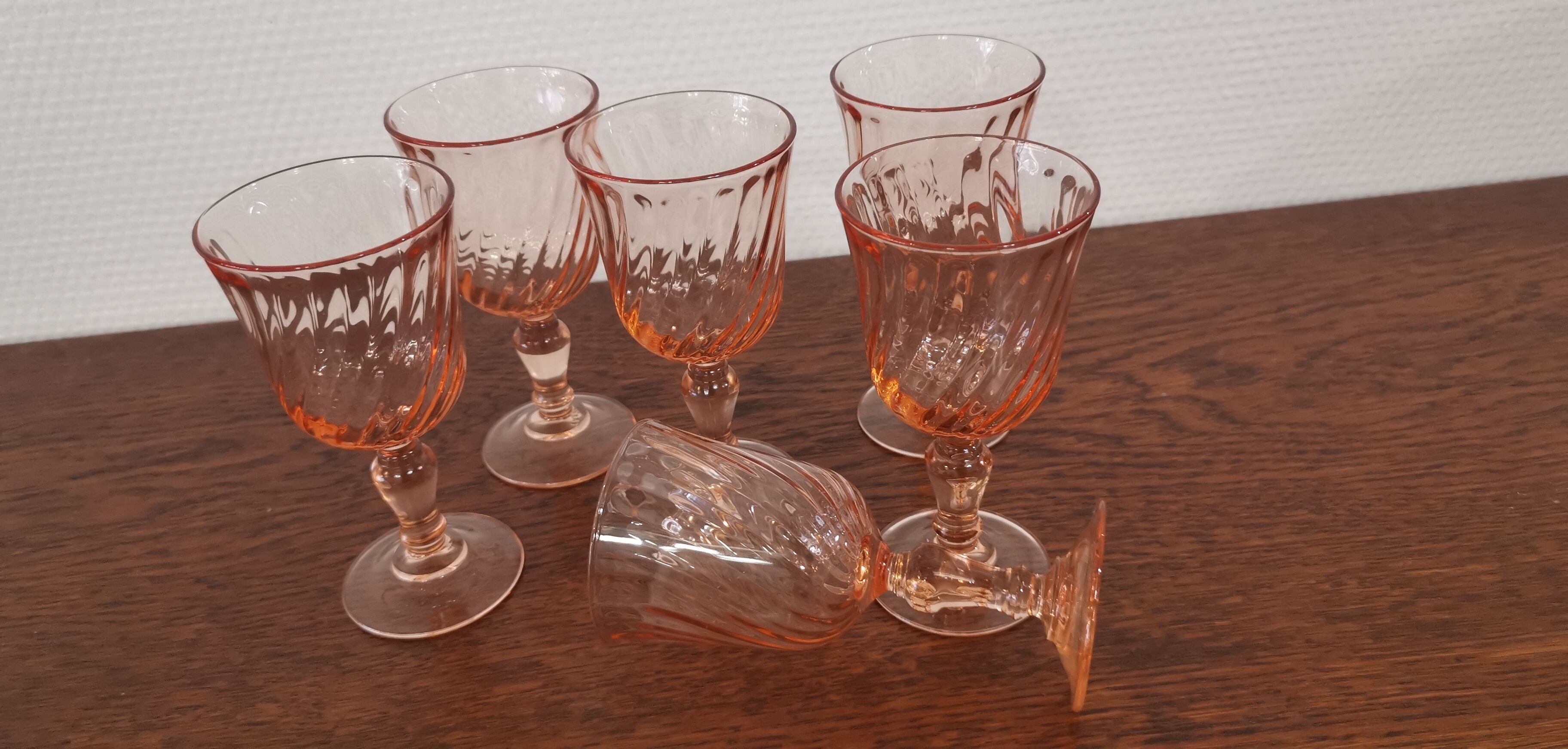 Set of 6 pink twisted white wine glasses "Rosaline" Luminarc France