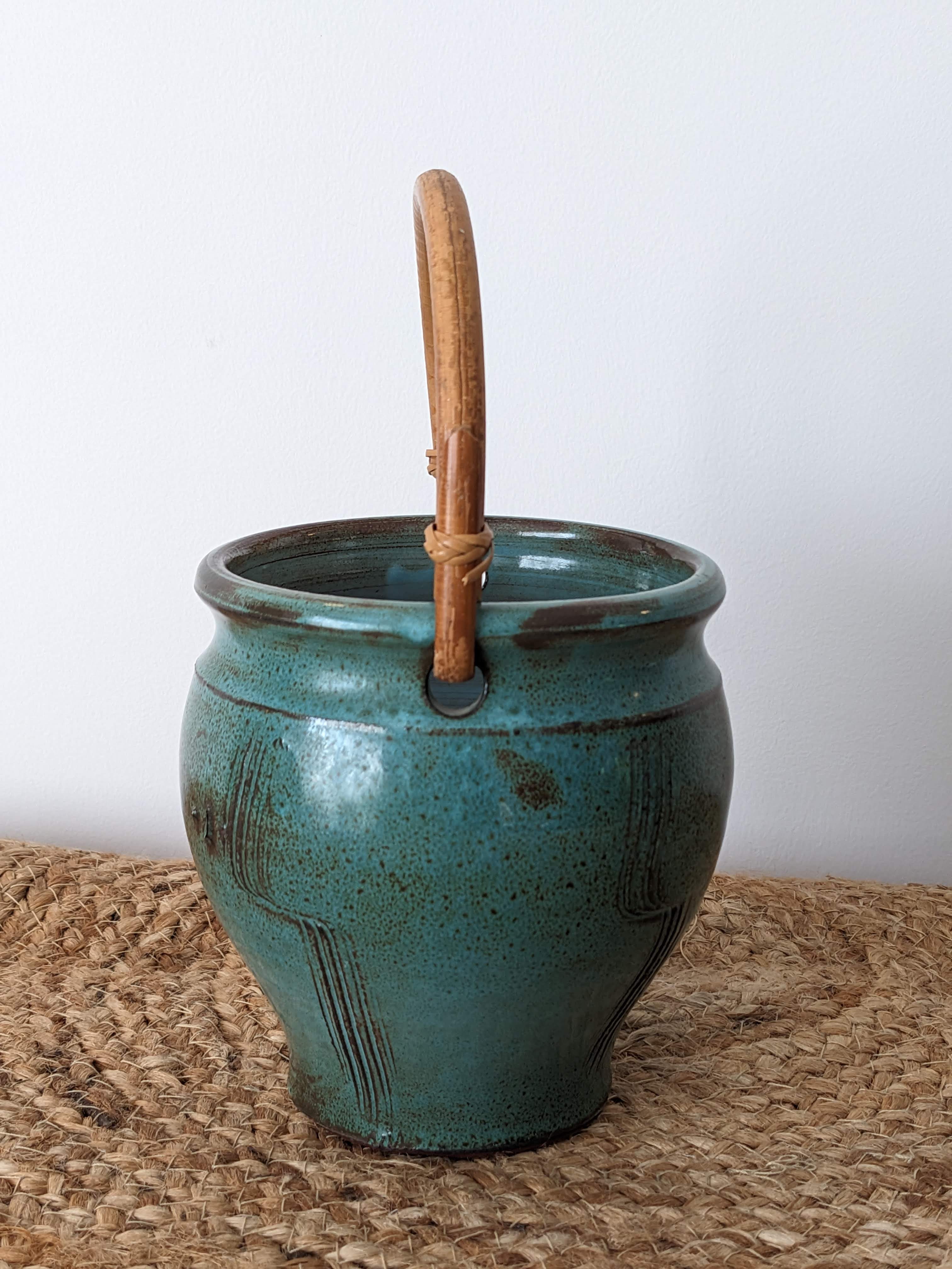 Ceramic pot with rattan handle