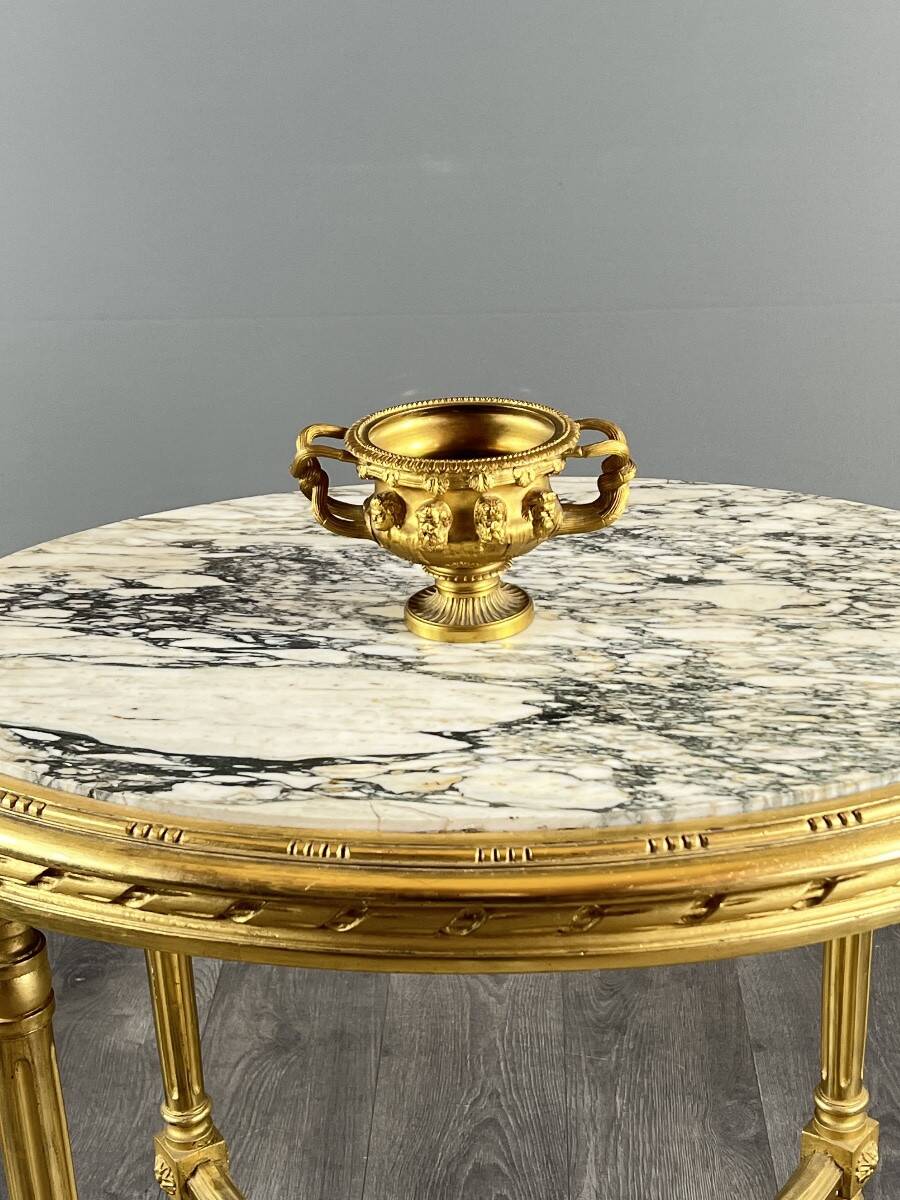 Large Pompeian-style bronze cup with two handles, 19th century.