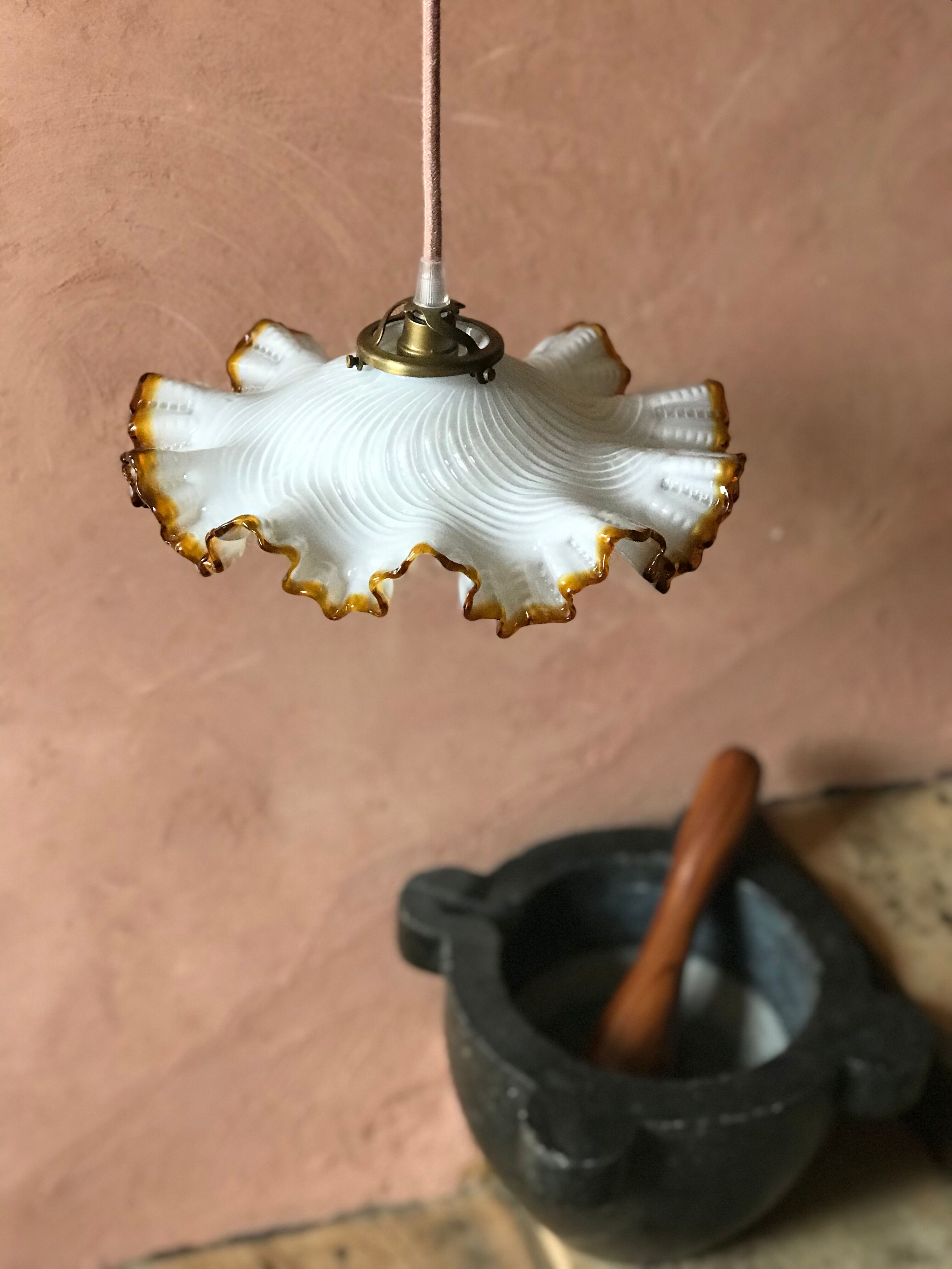 Suspension in opaline skirt