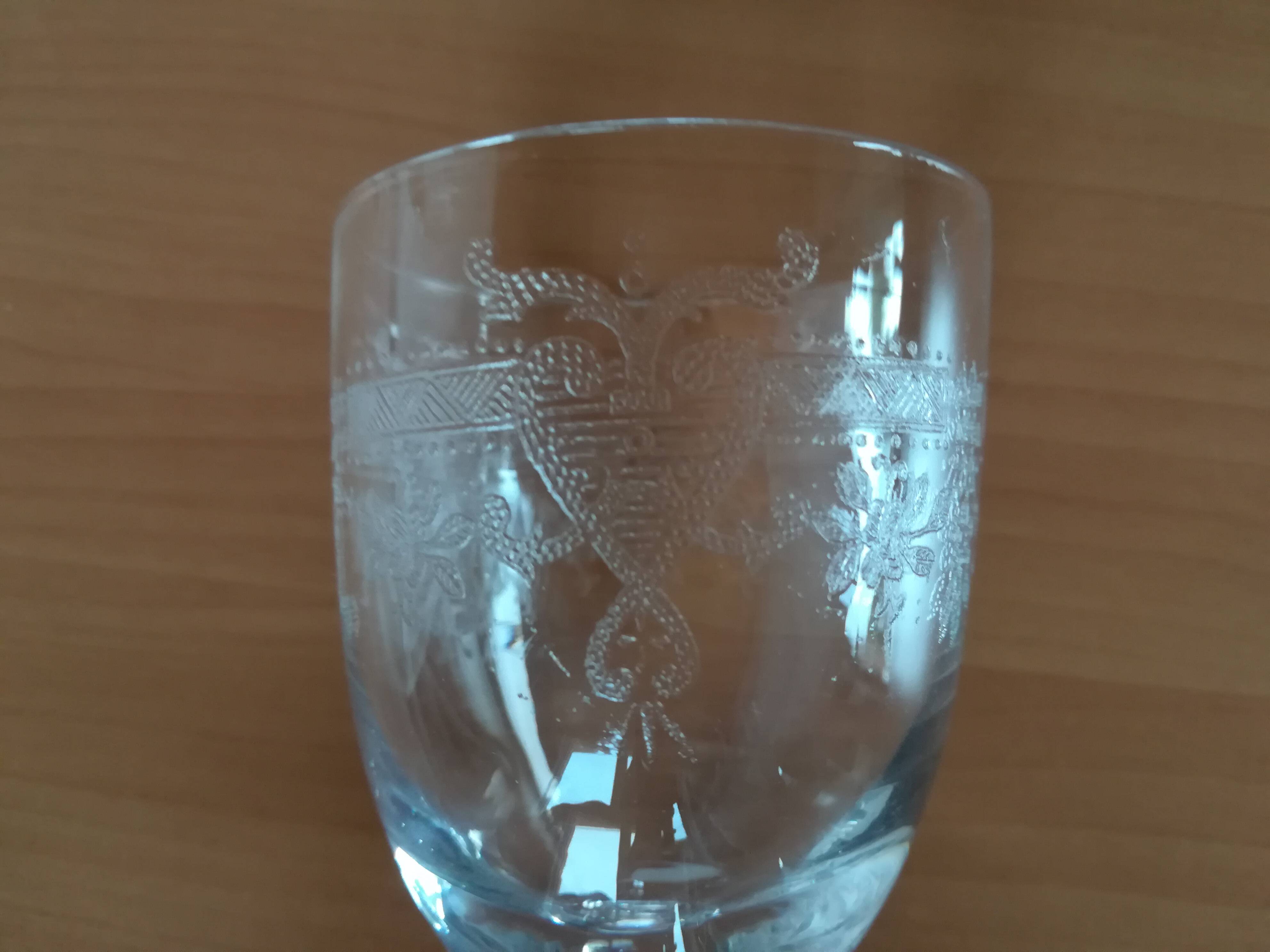 Set of 6 engraved crystal glasses