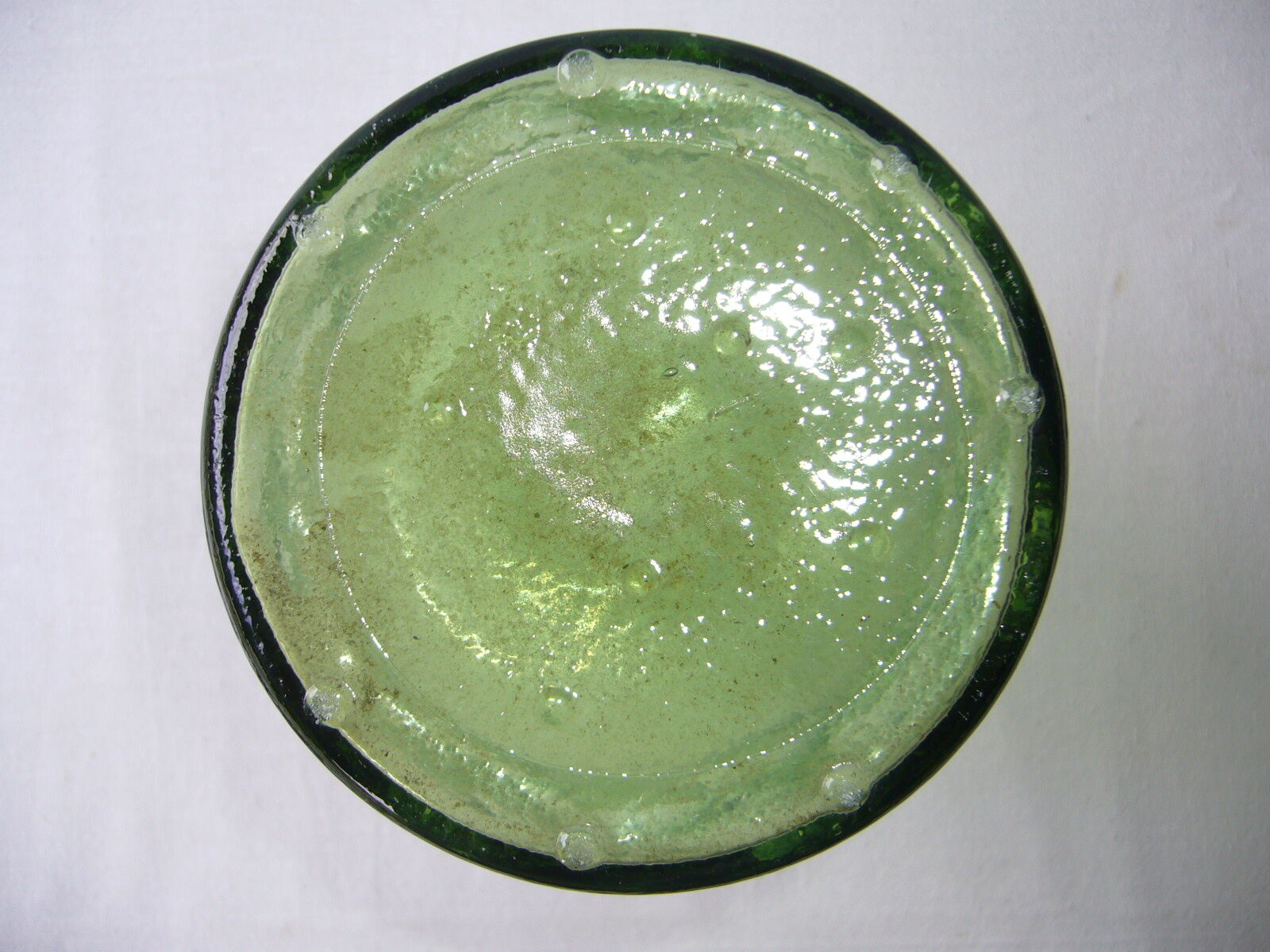 Bouteille vintage en verre bullé vert