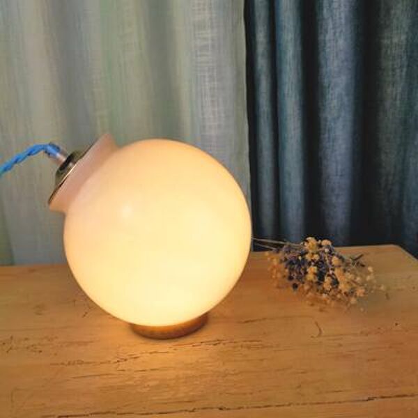 Lampe à poser petit globe blanc