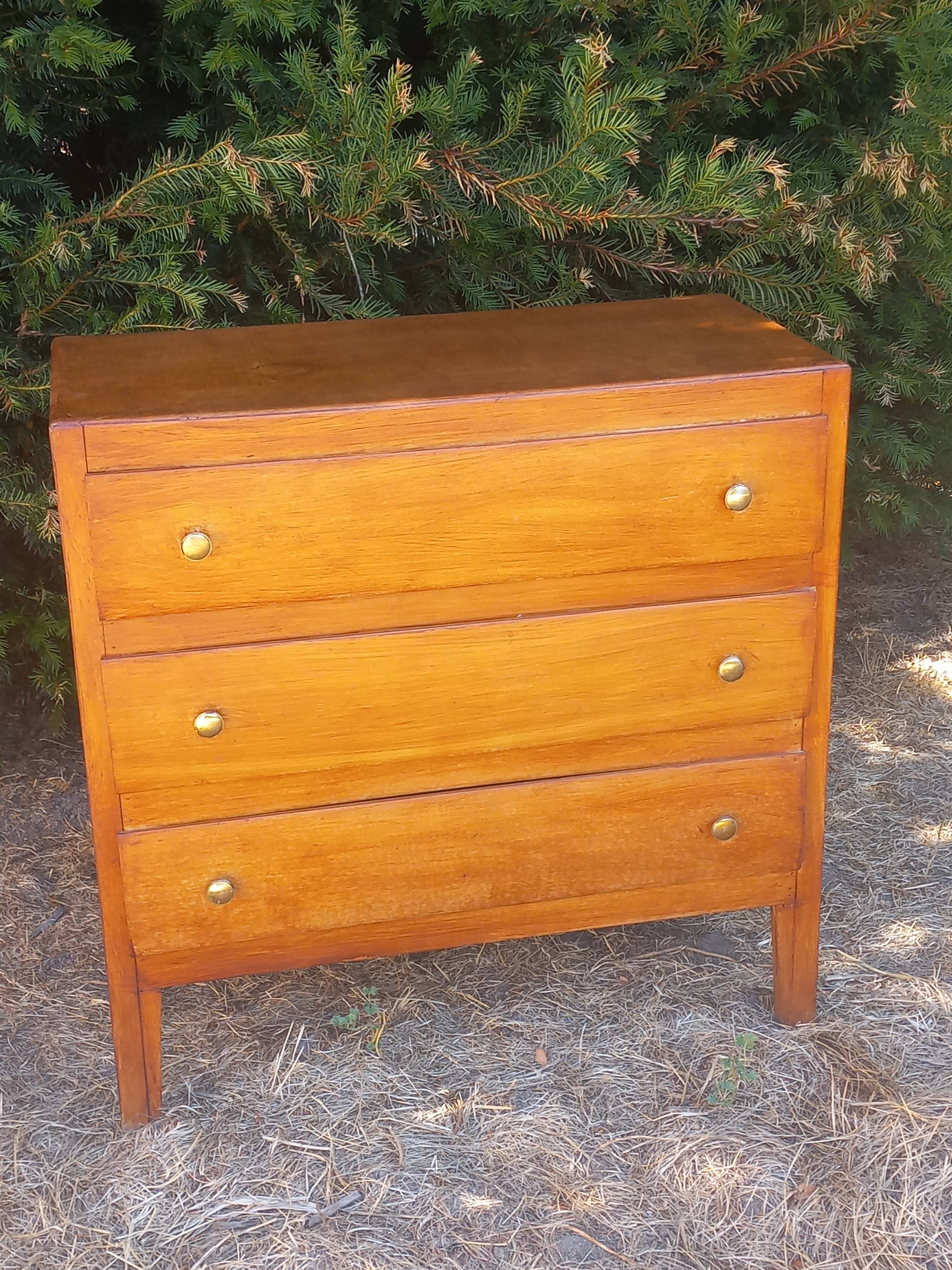 Vintage beech chest of drawers with 3 drawers from the 1950s.