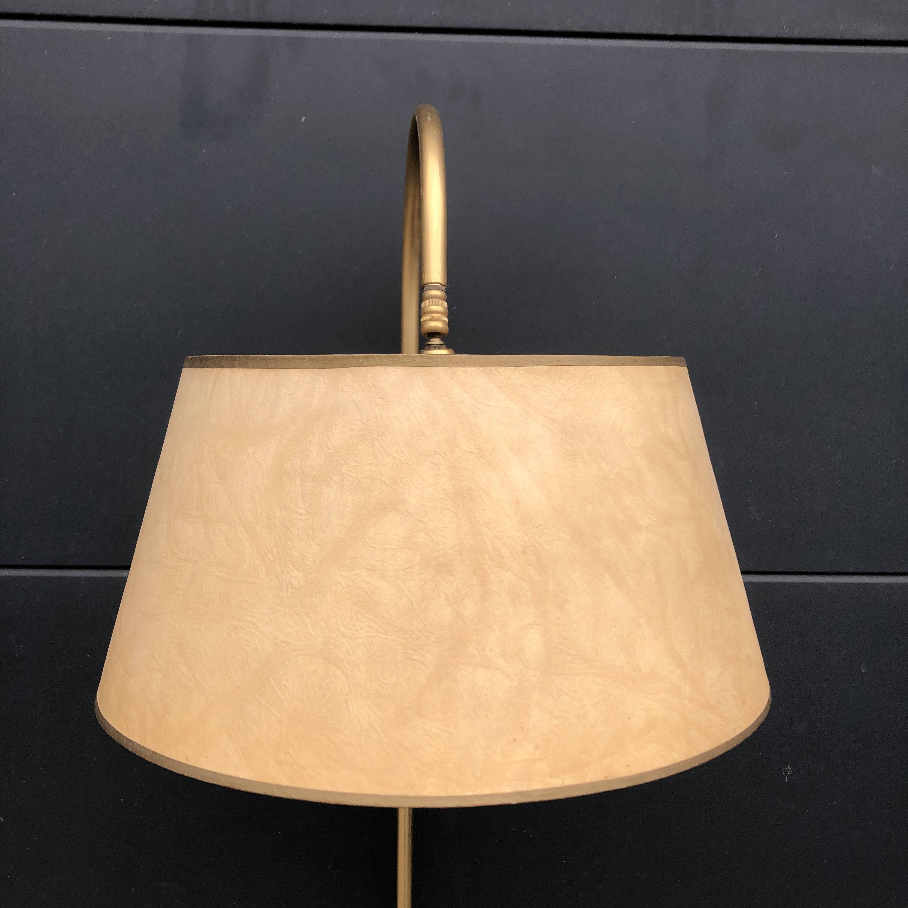 Magazine holder floor lamp