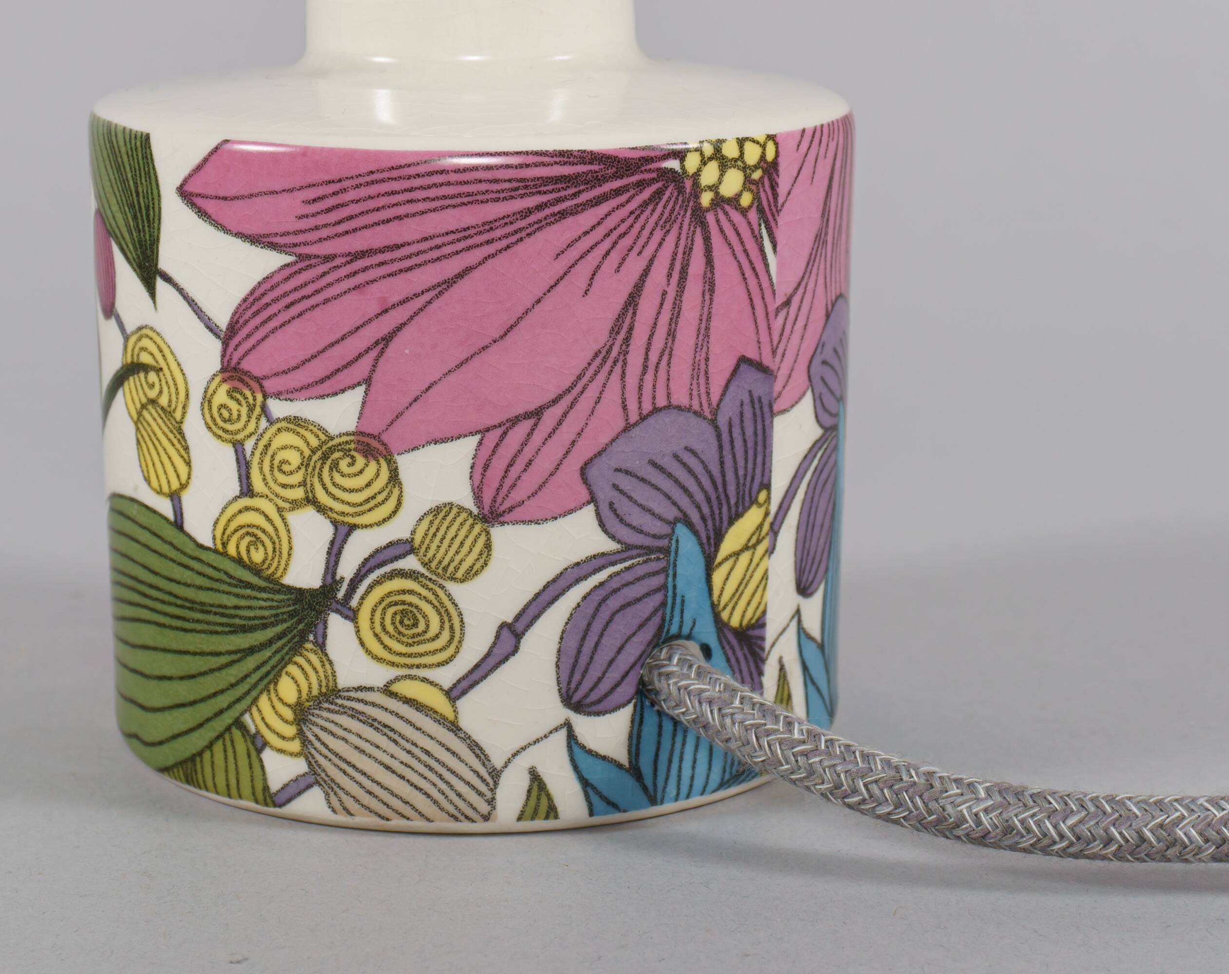 Surrey Ceramics – Vintage 1970s British Pottery Flower Table Lamp