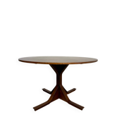 Dining table designed by Gianfranco Frattini for Bernini model 522 from the 1960s.