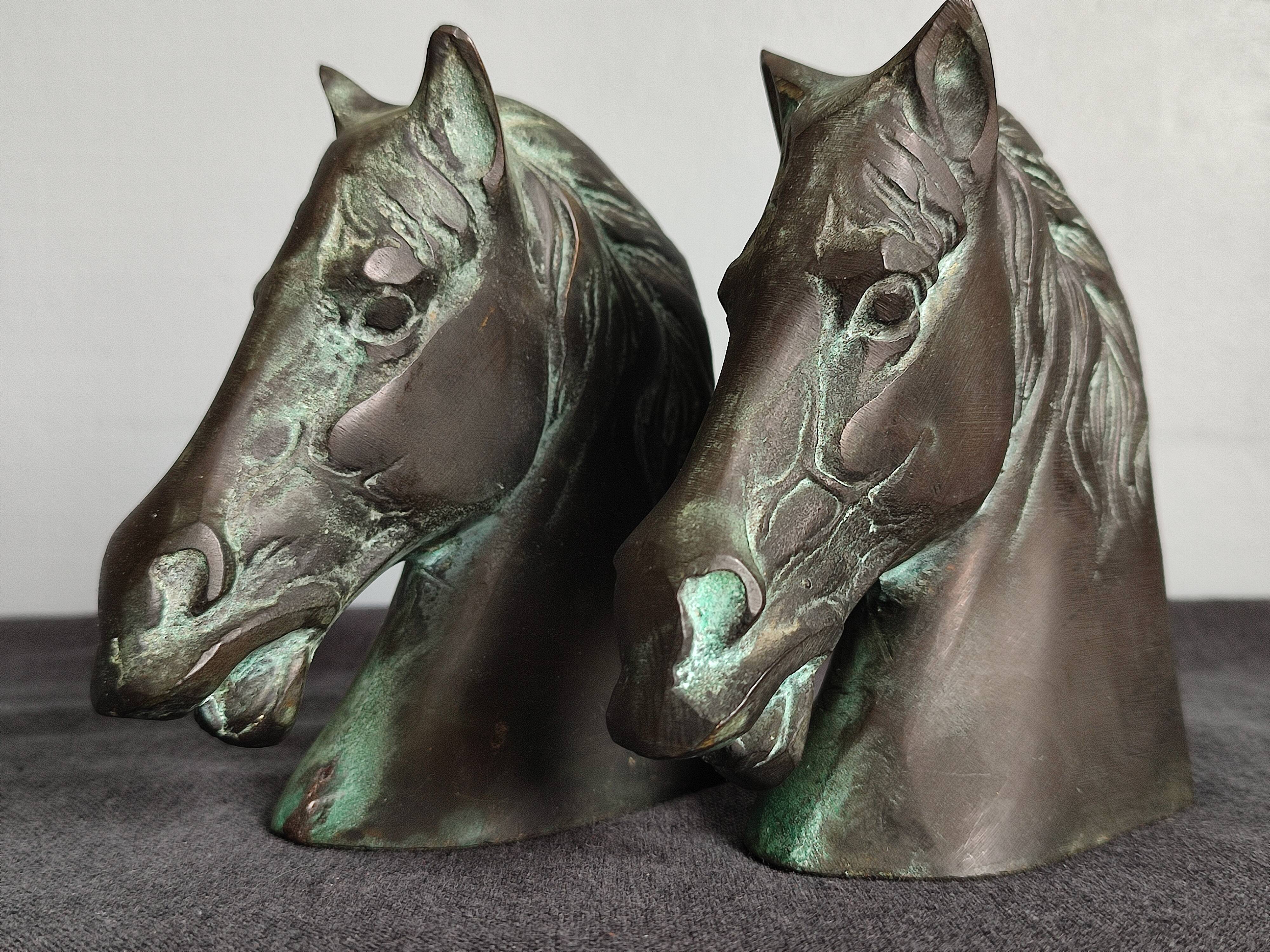 Serre livre tête de cheval en bronze patiné vintage