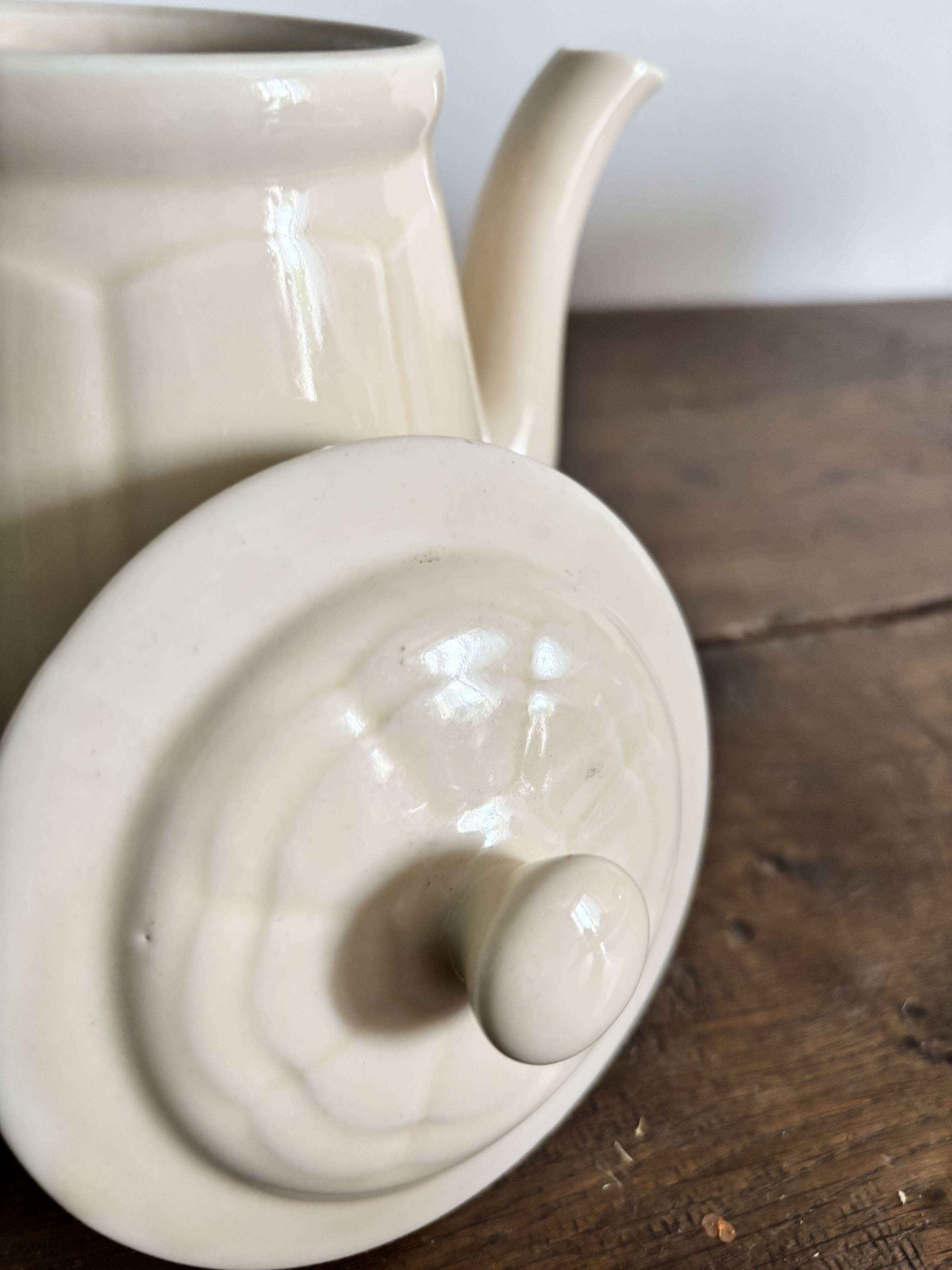 Antique ivory earthenware teapot – Art Deco style – 1930s/50s