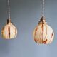 Duo de suspensions Art Déco en opaline marbrée, années 1920-30