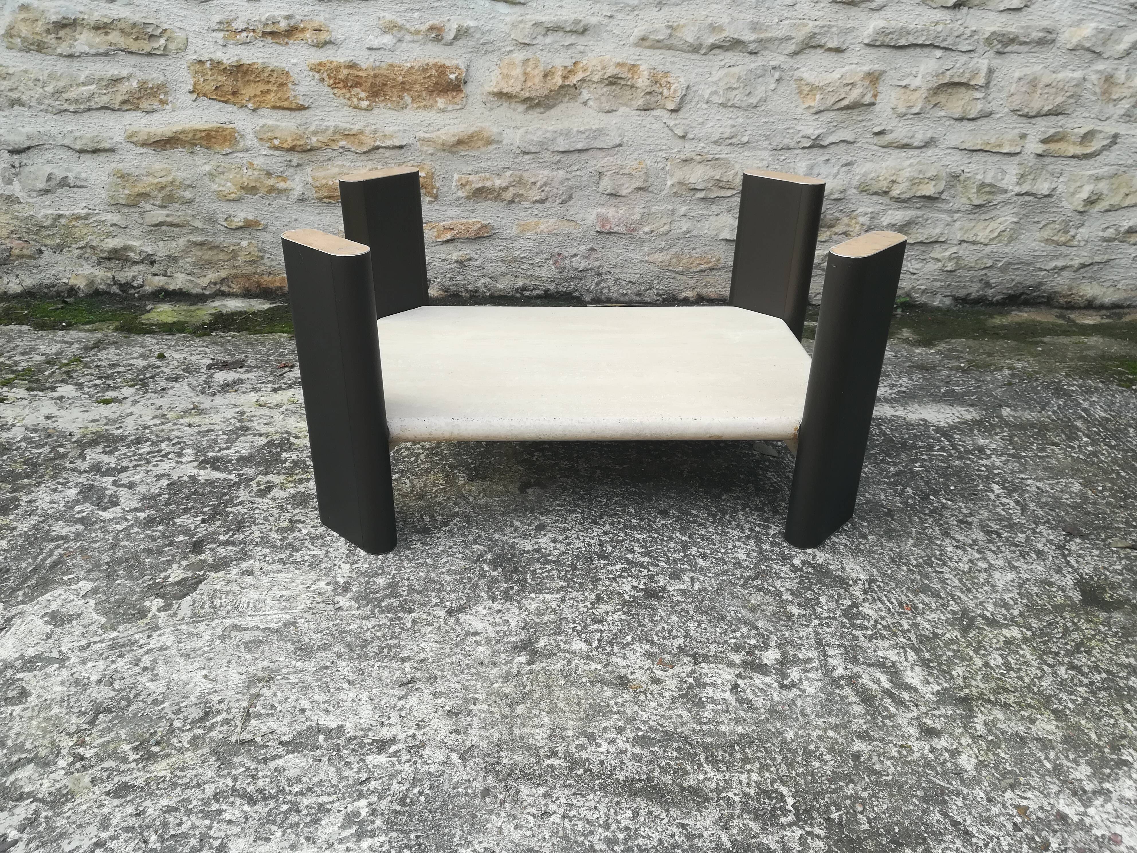 Low table in travertine and aluminium