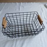2 metal baskets